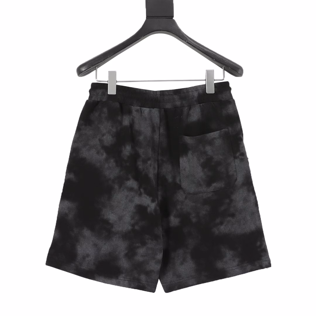 Louis Vuitton 25ss Cloud Letter Embroidery Tie-Dye ShortsThe material is made of customized 380g terry fabric, which is etched after custom dyeing. It is treated with silky and ultra-soft treatment compared with the original. The texture of the cloth is clear and obvious, and the drape is excellent. The exquisite workmanship meets the export standards of foreign trade. There are 4.5 stitches per centimeter, and each seam is pressed with visible lines. The lines are neat and standard like a ruler. The woven cotton ribbon is tightly woven and soft to the touch. The embroidery process uses a Behringer embroidery machine to make the embroidery color fuller and the embroidery more three-dimensional. The version has a good effect on the body. It is the same style for men and women, simple and versatile. It is a heavy-duty item for purchasing, and you can compare any quality on the market at will!