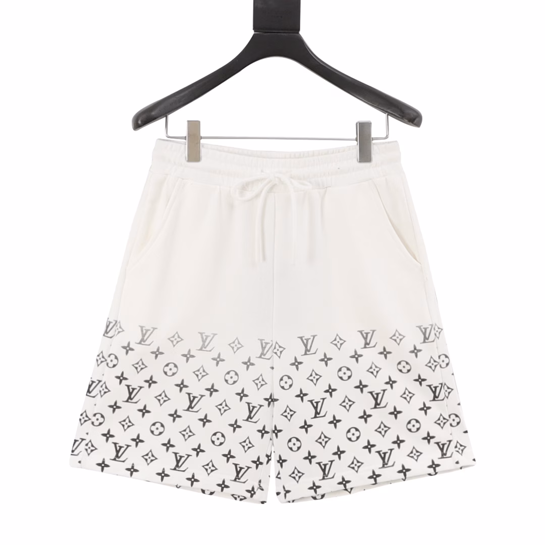 Louis Vuitton 25ss half-width monogram print shortsThe fabric is a customized 380g washed pure cotton terry fabric with a comfortable feel. It uses handmade screen printing technology, no fear of peeling, and the upper body is silky and breathable. Infrared positioning cutting, overalls design, and an invincible and versatile upper body. All details are customized and developed, and all hardware accessories are restored to ZP.
