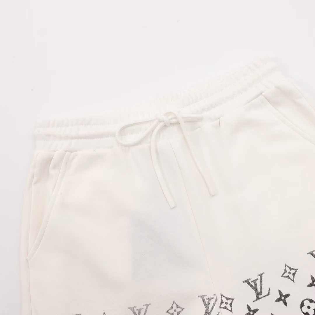 Louis Vuitton 25ss half-width monogram print shortsThe fabric is a customized 380g washed pure cotton terry fabric with a comfortable feel. It uses handmade screen printing technology, no fear of peeling, and the upper body is silky and breathable. Infrared positioning cutting, overalls design, and an invincible and versatile upper body. All details are customized and developed, and all hardware accessories are restored to ZP.