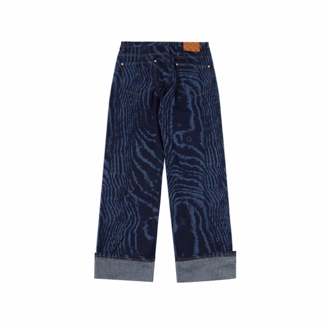 LOUIS VUITTON LV blue wave laser dark pattern denim trousersOriginal purchase, original material high-end denim fabric uses 480g denim, each piece must be washed, using exquisite special process processing, laser processing technology, matched with skateboard pants, to create a graphic overall shape. Breathable and comfortable, YB custom, custom hardware buttons, comparable to the original