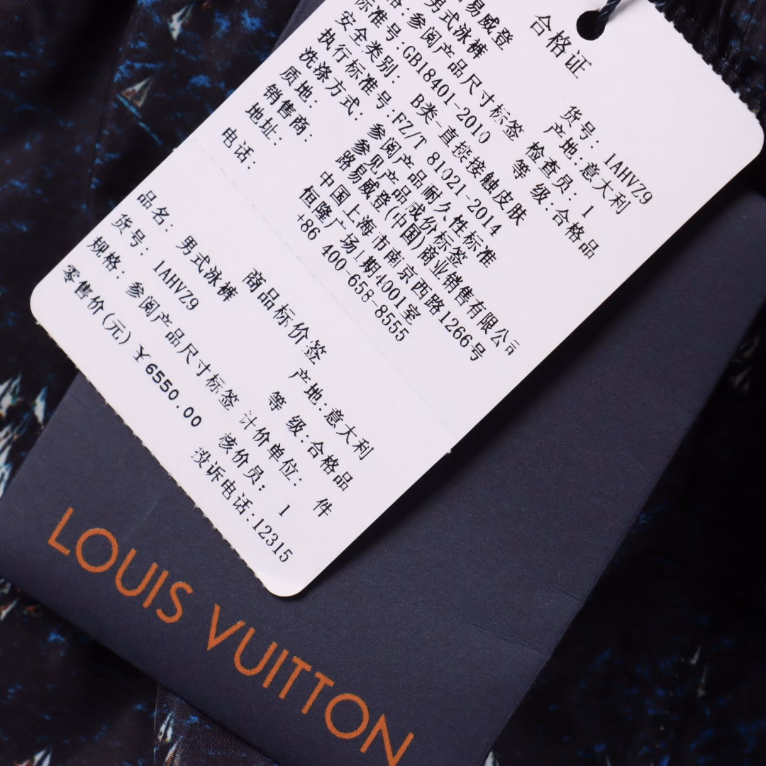 LOUIS VUITTON LV MONOGRAM blue printed beach shortsAuthentic purchase, made of high-density 100% nylon, lining made of 100% polyester diamond mesh cloth, direct printing, positioning cutting bed, high-temperature pre-shrinkage, customized 1:1 zipper, customized 1:1 rope, customized 1:1 trademark, loose version