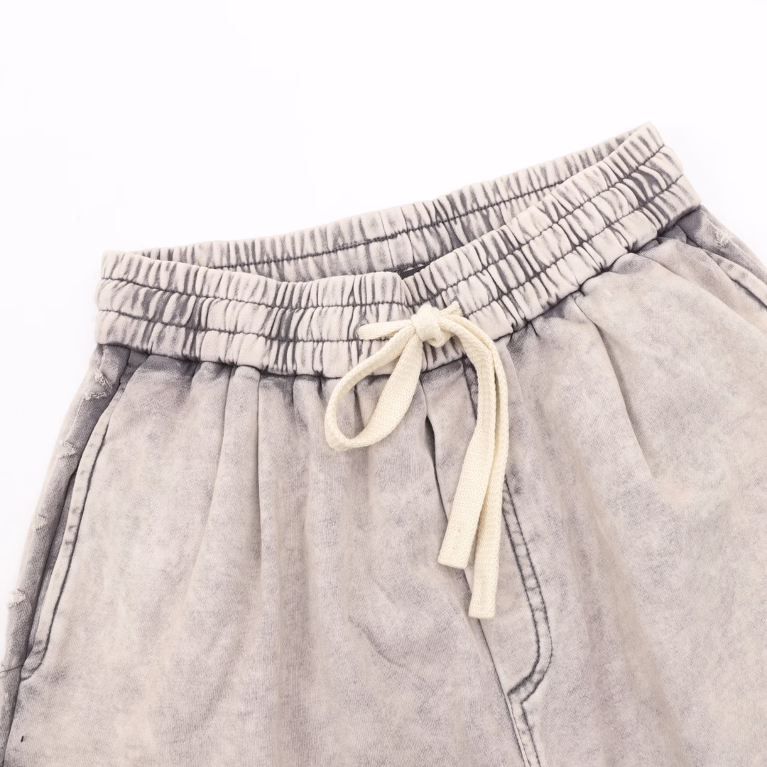 Kalenshi 25ss embroidered washed shortsAmerican heavy-duty washed distressed hole shorts high street shorts take off, super handsome men's pants, 380G knitted cotton heavy washed fabric, super good version! Repeated washing does not deform, and each washed pattern is a unique piece! Gender-neutral shorts that can be easily worn by both men and women, up the trend! The whole pair of pants is full of details~ The high-density three-dimensional embroidery texture is invincible, it looks very retro and fashionable, it really looks good with any combination