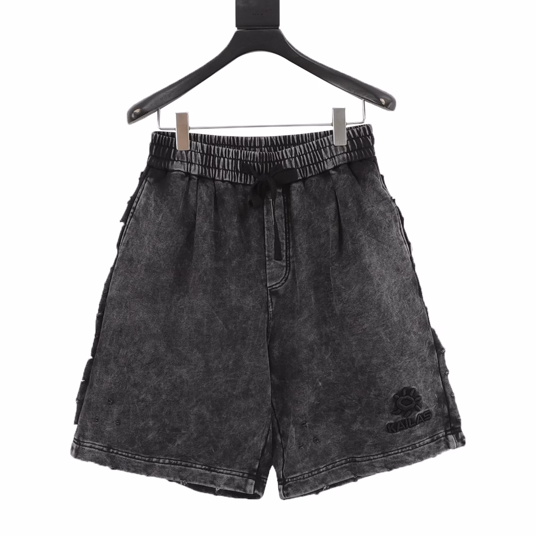 Kalenshi 25ss embroidered washed shortsAmerican heavy-duty washed distressed hole shorts high street shorts take off, super handsome men's pants, 380G knitted cotton heavy washed fabric, super good version! Repeated washing does not deform, and each washed pattern is a unique piece! Gender-neutral shorts that can be easily worn by both men and women, up the trend! The whole pair of pants is full of details~ The high-density three-dimensional embroidery texture is invincible, it looks very retro and fashionable, it really looks good with any combination