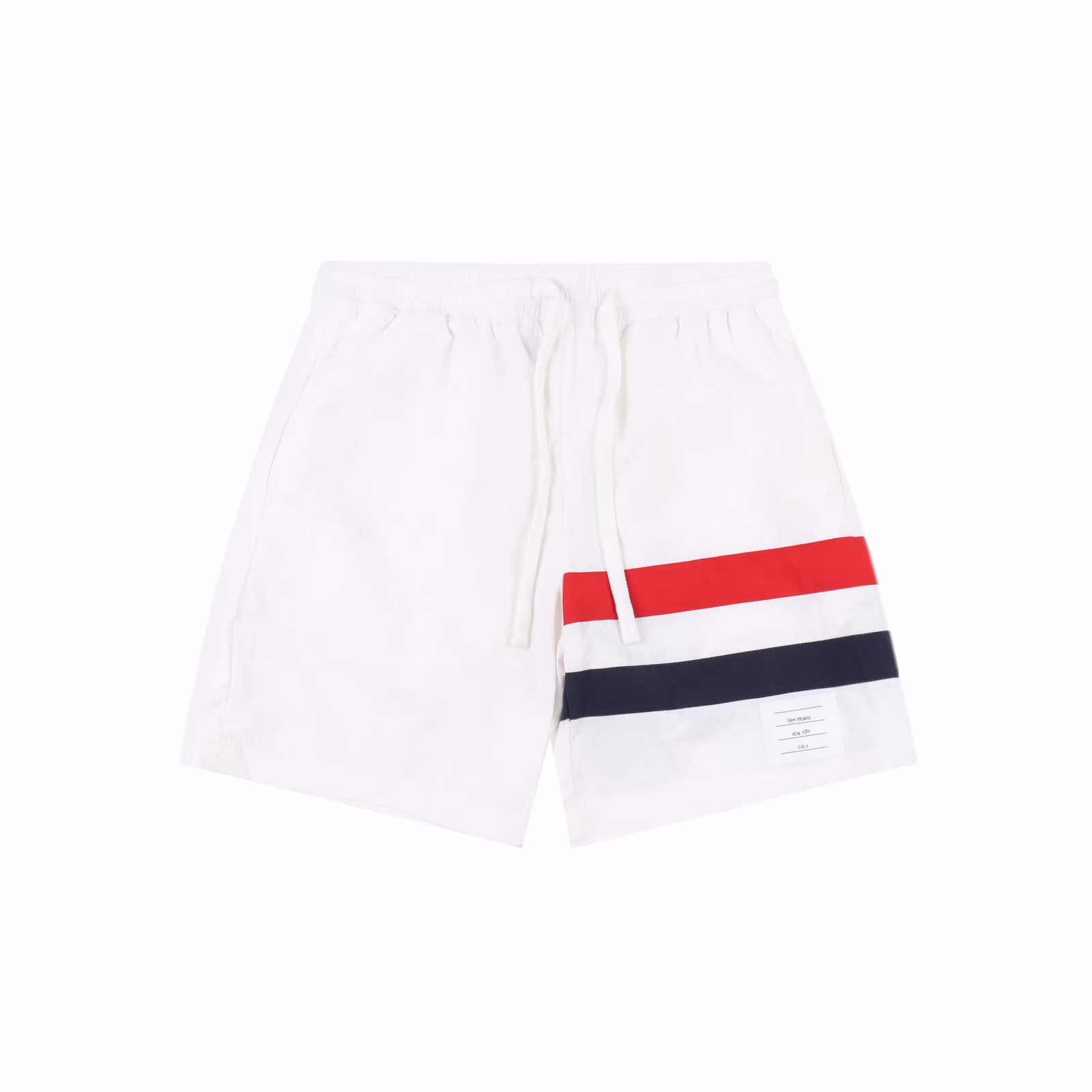 Thom Browne 25ss red, white and blue ribbon beach shortsOriginal fabric customization, functional twill fabric, 100% positioning of the finished garment, very time-consuming waste, density and feel are consistent with the original, elastic waist, easy to adjust the waist, side splicing black ribbon design, as the finishing touch of the whole pants, more personalized and advanced, loose wide-leg pants version, the upper body becomes long legs in seconds, soft and delicate feel, very comfortable to wear, no entanglement when going out, easy to match.