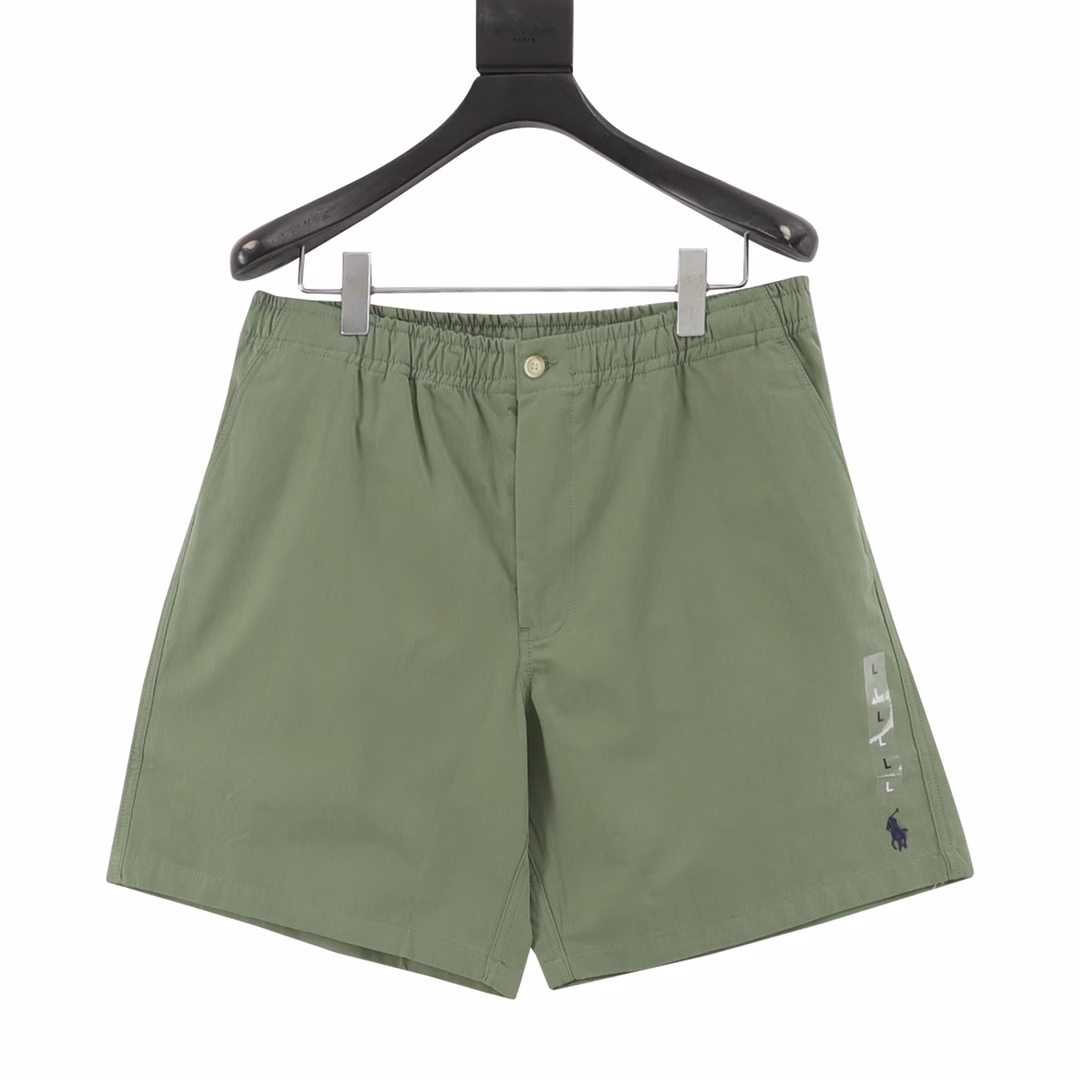 Ralph Lauren 25SS pony logo embroidered casual shortsReshape the summer experience with classic design Selected cotton fabrics The upper body is crisp and stylish The iconic pony embroidered LOGO High-density three-dimensional craftsmanship Every stitch conveys the brand logo Elastic waistband with drawstring design Freely adjust waist circumference Fits different body shapes Slant pockets on both sides Practical and beautiful