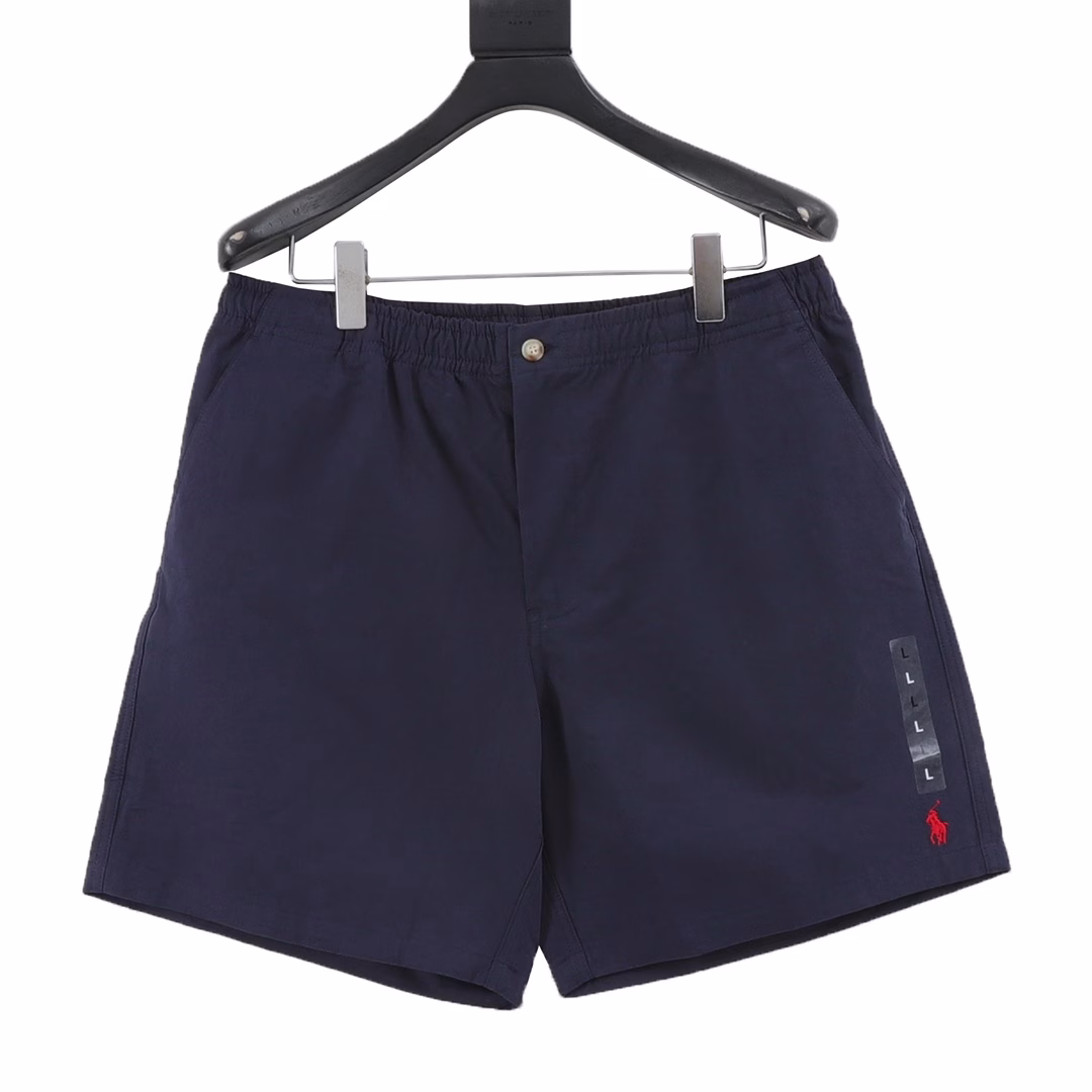 Ralph Lauren 25SS pony logo embroidered casual shortsReshape the summer experience with classic design Selected cotton fabrics The upper body is crisp and stylish The iconic pony embroidered LOGO High-density three-dimensional craftsmanship Every stitch conveys the brand logo Elastic waistband with drawstring design Freely adjust waist circumference Fits different body shapes Slant pockets on both sides Practical and beautiful