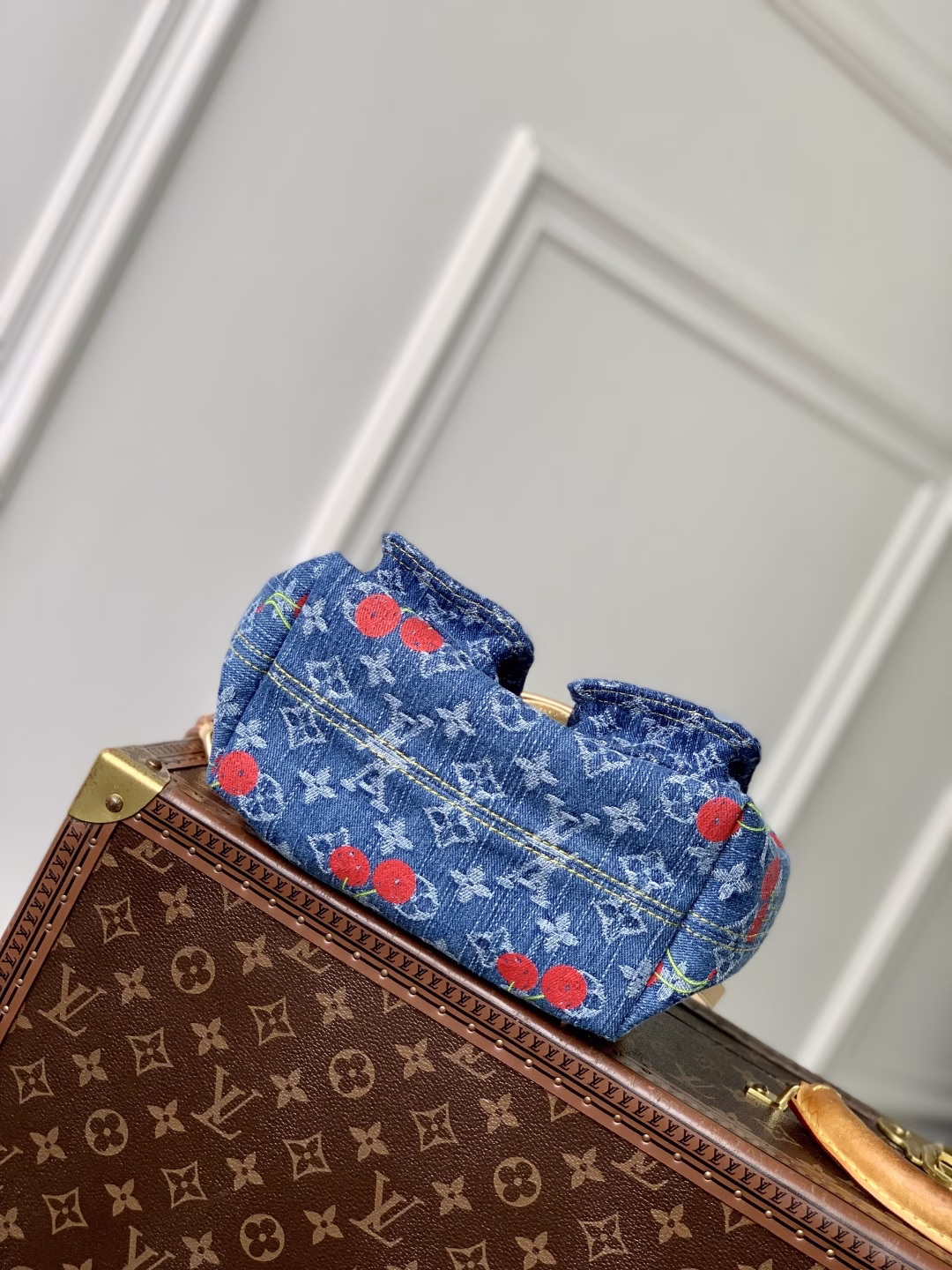 This playful re-interpretation of the Louis Vuitton x Murakami Venice backpack is a joyful addition to the collection. Made from Monogram denim, the backpack features a unique embroidered cherry pattern inspired by the colorful aesthetic of Japanese artist Takashi Murakami. The slim shoulder straps are trimmed with striking natural cowhide, while the flap and two exterior patch pockets feature oversized gold-tone latches.