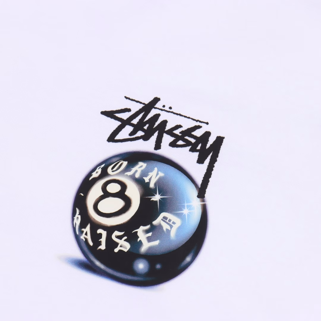 Stussy 24ss Sanskrit Black 8 Billiards Printed Short SleevesThe fabric is made of 220g combed cotton, customized 32 1*1 thread, the garment is washed twice, the fabric is comfortable and skin-friendly without any strange feeling, the custom-made dyed fabric has high textile density, good drape, and is not easy to deform. The thick weave plus the compact spinning process will not affect the breathability of the fabric. The color saturation is very high. The imported digital direct printing process, four needles and five threads on the shoulders, the lines are neat, a versatile and good-looking short sleeve, the loose version hides the flesh and makes you look thin, and it is not picky