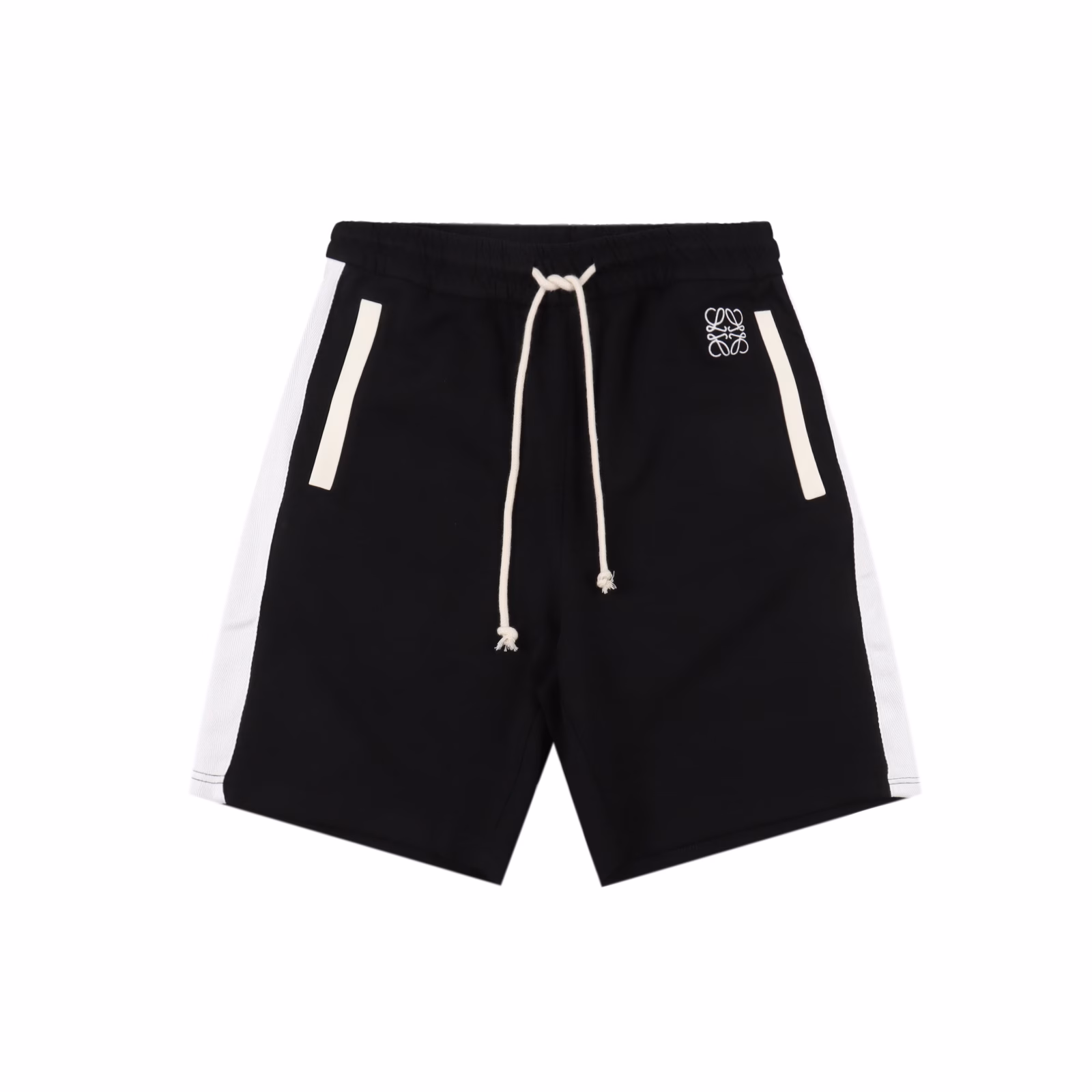 Loewe 25ss small logo color-blocked ribbon embroidered knitted shortsThe latest 2025 casual shorts are made of customized space cotton fabric, with a novel and unique double-color combination.Embroidered with brand logo! The style is simple yet classy, ​​breathable and comfortable, with impeccable details.The brand element design concept reflects high quality. It feels delicate and soft! It presents a casual cut, and the upper body shape is superb and must-have!