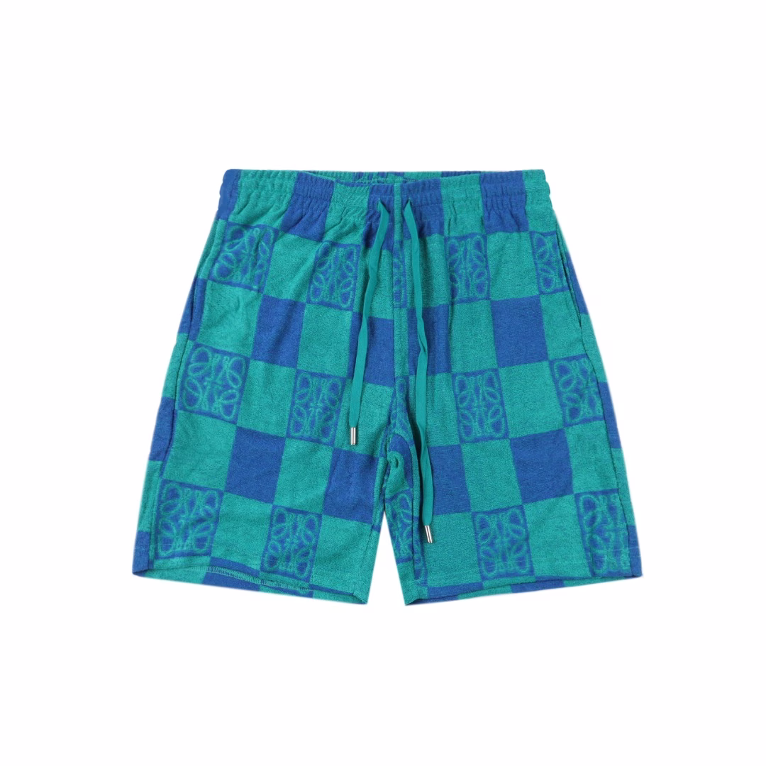 Loewe 25ss Towel Checkerboard Contrast Totem Set ShortsThe same Terry Checkerboard jacquard towel shorts as the counter, the custom-made same-tank-dyed towel fabric makes the overall high breathability and softness more prominent,The rich cotton texture makes it extremely comfortable. Carefully crafted, decorated with the same color jacquard knitting craft pattern, inspired by the retro style of the 1980s,Highlighting the classic Loewe logo jacquard thick plate three-dimensional! A must-have item for high-end people, with three complete original accessories! Same style for men and women!