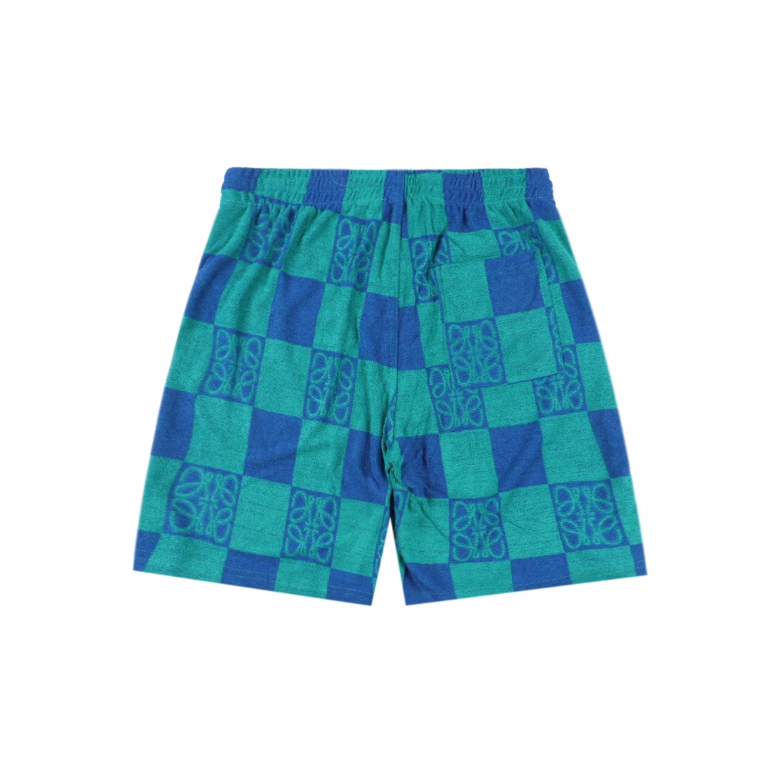 Loewe 25ss Towel Checkerboard Contrast Totem Set ShortsThe same Terry Checkerboard jacquard towel shorts as the counter, the custom-made same-tank-dyed towel fabric makes the overall high breathability and softness more prominent,The rich cotton texture makes it extremely comfortable. Carefully crafted, decorated with the same color jacquard knitting craft pattern, inspired by the retro style of the 1980s,Highlighting the classic Loewe logo jacquard thick plate three-dimensional! A must-have item for high-end people, with three complete original accessories! Same style for men and women!