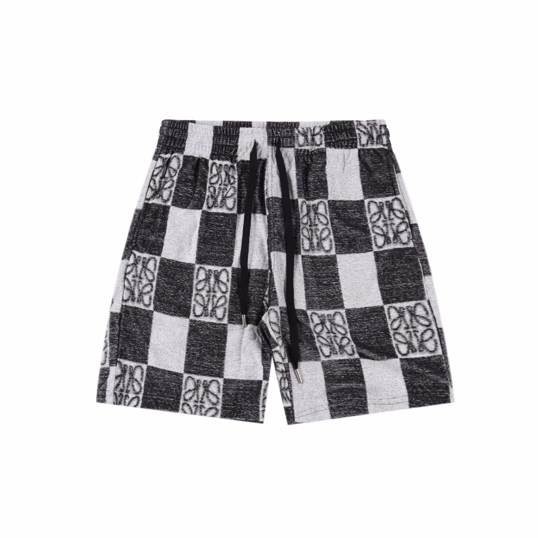Loewe 25ss Towel Checkerboard Contrast Totem Set ShortsThe same Terry Checkerboard jacquard towel shorts as the counter, the custom-made same-tank-dyed towel fabric makes the overall high breathability and softness more prominent,The rich cotton texture makes it extremely comfortable. Carefully crafted, decorated with the same color jacquard knitting craft pattern, inspired by the retro style of the 1980s,Highlighting the classic Loewe logo jacquard thick plate three-dimensional! A must-have item for high-end people, with three complete original accessories! Same style for men and women!