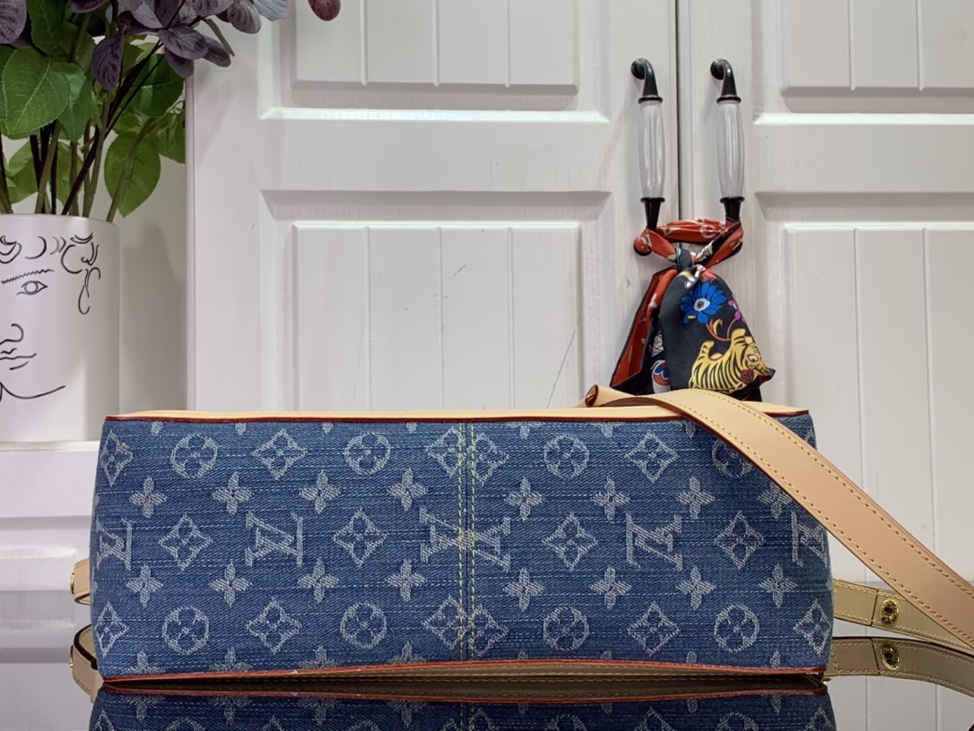 The Dauphine Soft Large Bag reinterprets a classic silhouette in Monogram denim, with the LV initials, a removable chain and adjustable leather shoulder strap for a sophisticated design that complements the calfskin trim. The zipped interior pocket keeps small items secure.