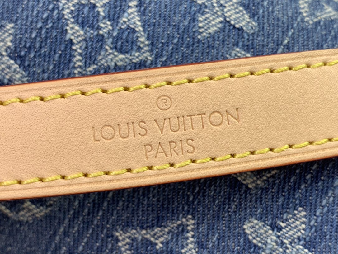 The Dauphine Soft Large Bag reinterprets a classic silhouette in Monogram denim, with the LV initials, a removable chain and adjustable leather shoulder strap for a sophisticated design that complements the calfskin trim. The zipped interior pocket keeps small items secure.