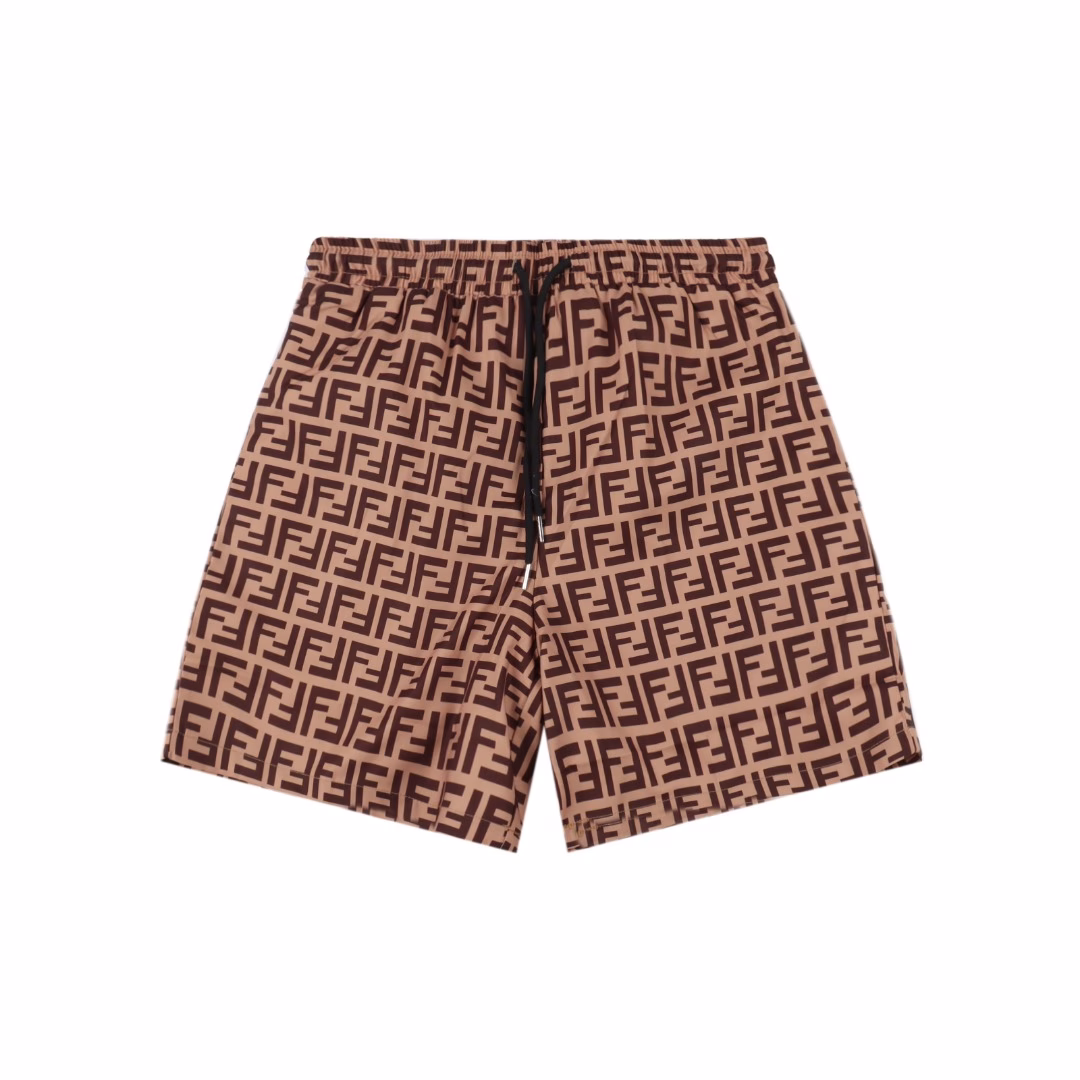 Fendi 24ss full-print FF beach shortsFF full-print shorts are made of imported high-count and high-density cotton woven fabrics with monogram pattern elements throughout the body. They use digital direct printing machinery and equipment imported from Germany. The whole piece is fully printed and then infiltrated. Special infrared positioning is used to restore the original pattern effect.