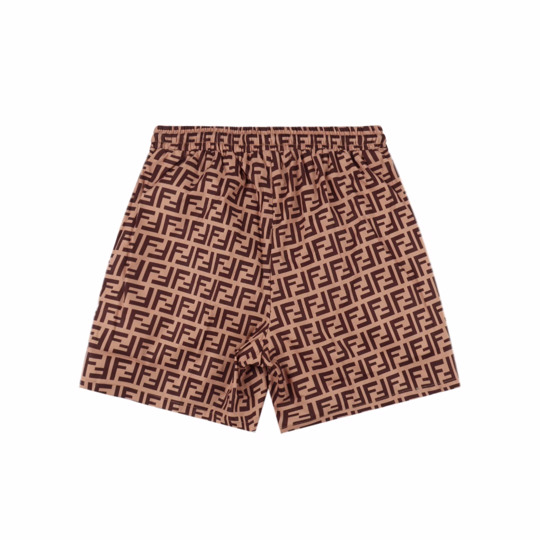 Fendi 24ss full-print FF beach shortsFF full-print shorts are made of imported high-count and high-density cotton woven fabrics with monogram pattern elements throughout the body. They use digital direct printing machinery and equipment imported from Germany. The whole piece is fully printed and then infiltrated. Special infrared positioning is used to restore the original pattern effect.