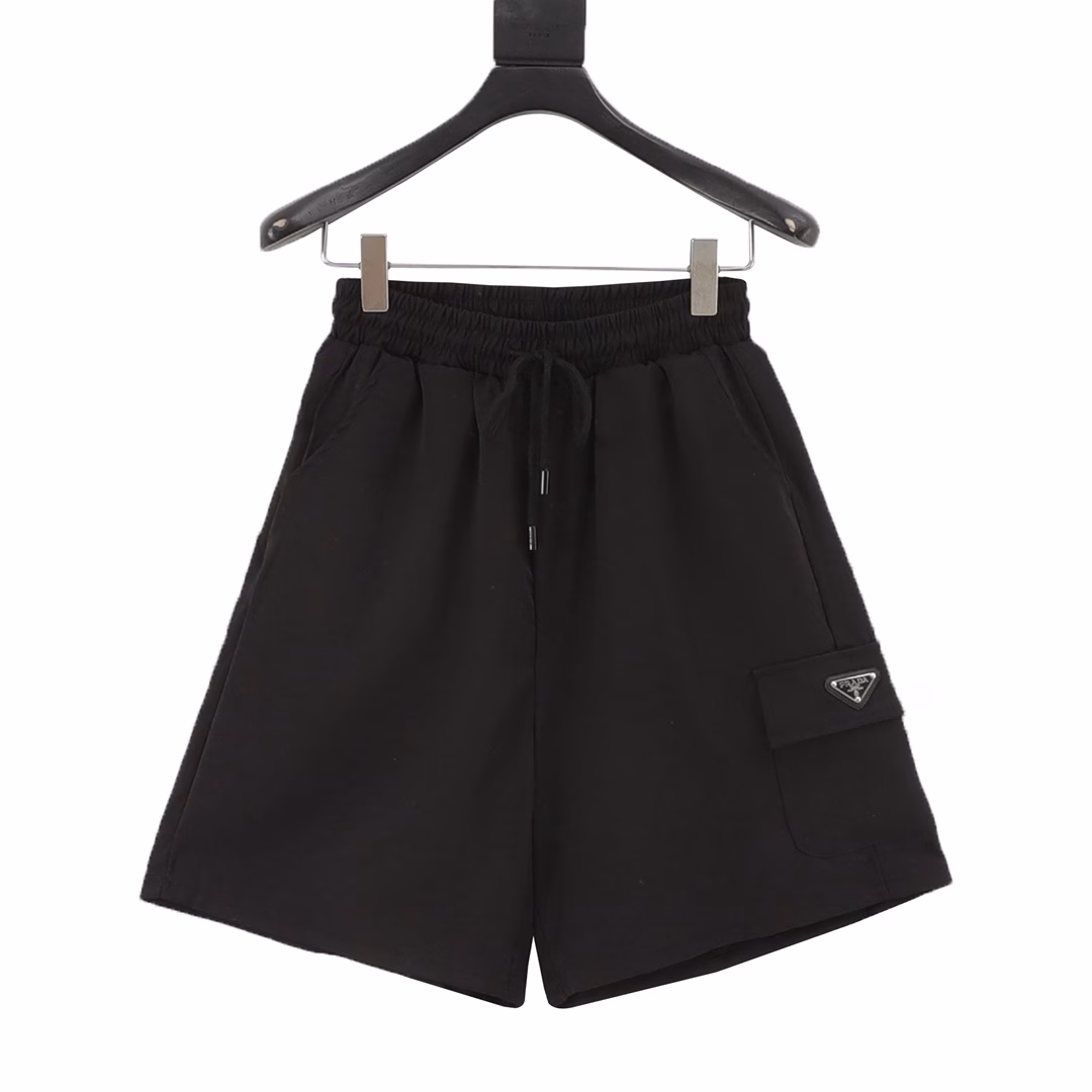 Prada 25ss classic pocket metal shortsElastic waist drawstring design, completely suitable for everyone, with metal logo triangle on the side, original design, great fit.