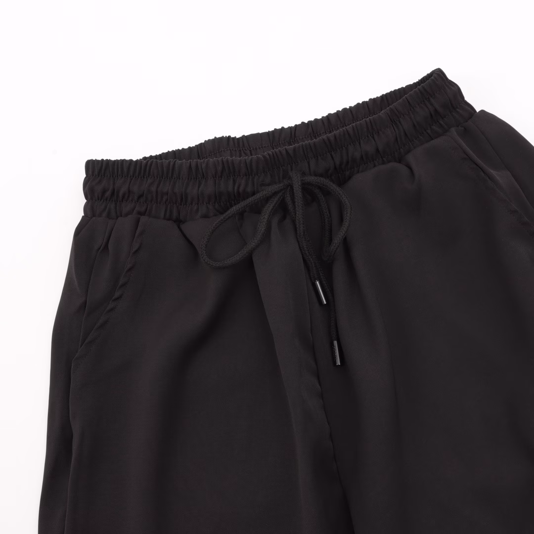 Prada 25ss classic pocket metal shortsElastic waist drawstring design, completely suitable for everyone, with metal logo triangle on the side, original design, great fit.