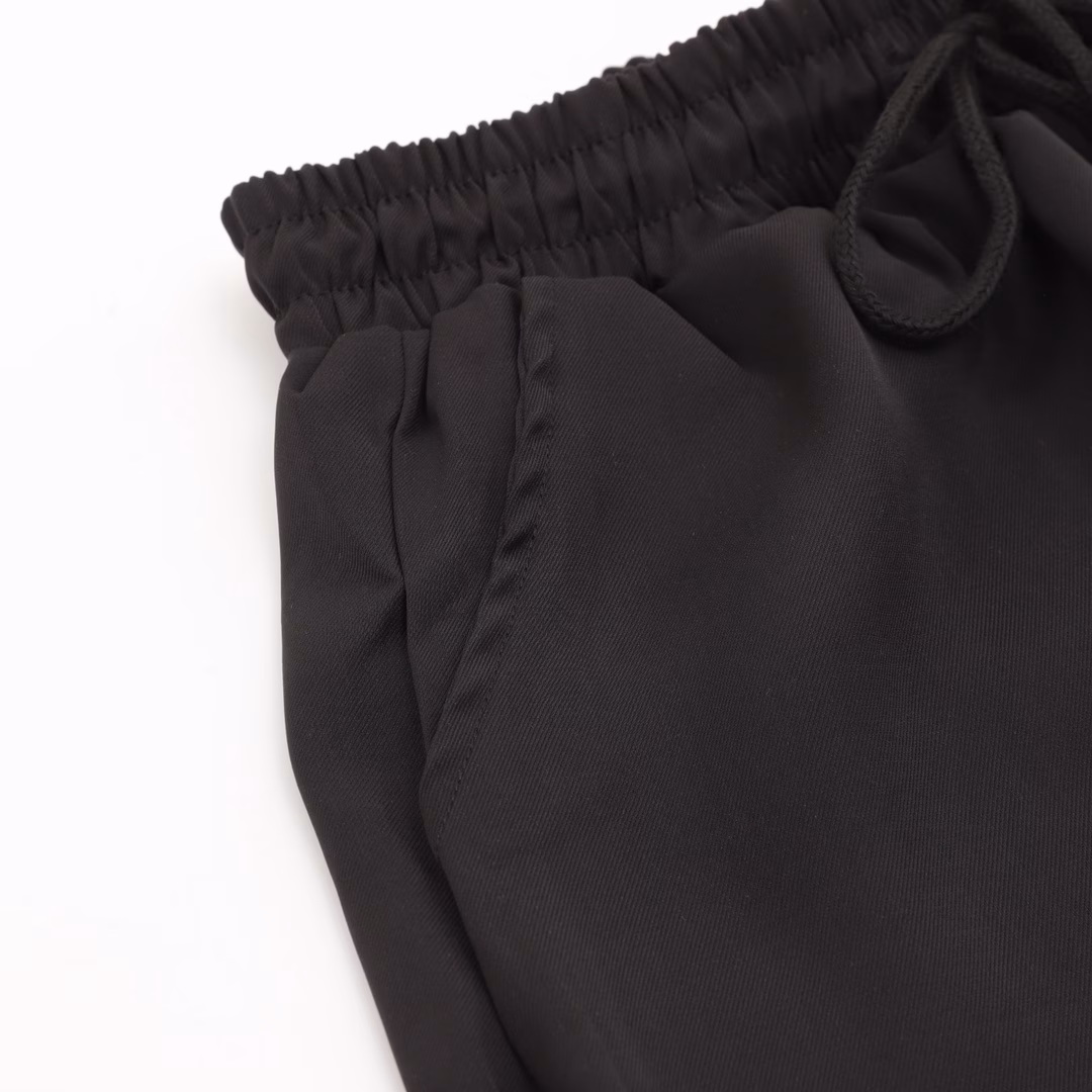 Prada 25ss classic pocket metal shortsElastic waist drawstring design, completely suitable for everyone, with metal logo triangle on the side, original design, great fit.