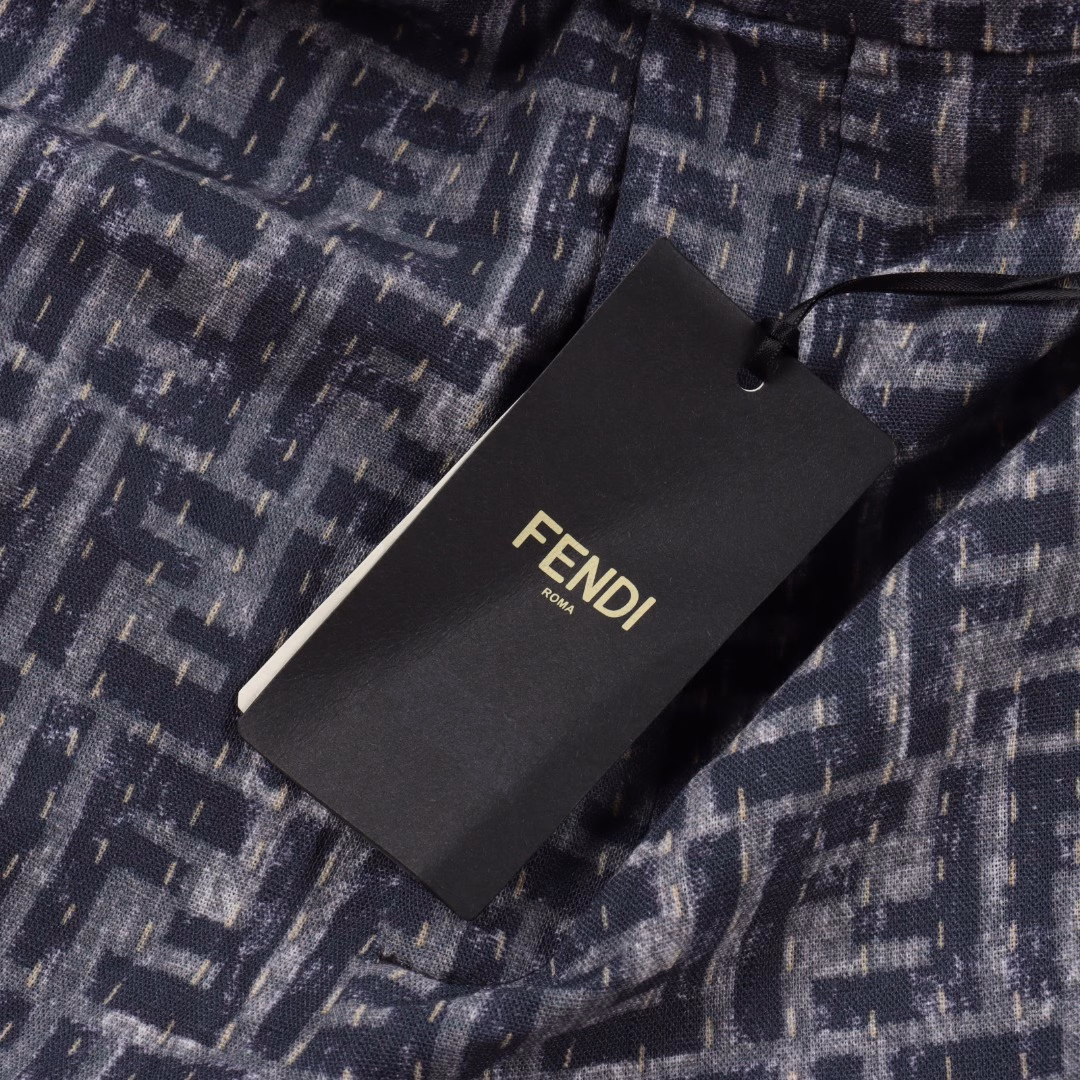 Fendi FD Grey FF ShortsOriginal product, linen blended bamboo 150g fabric, direct printing, alignment cutting, custom 1:1 buttons, custom 1:1 woven blue, custom 1:1 trademark, loose fit