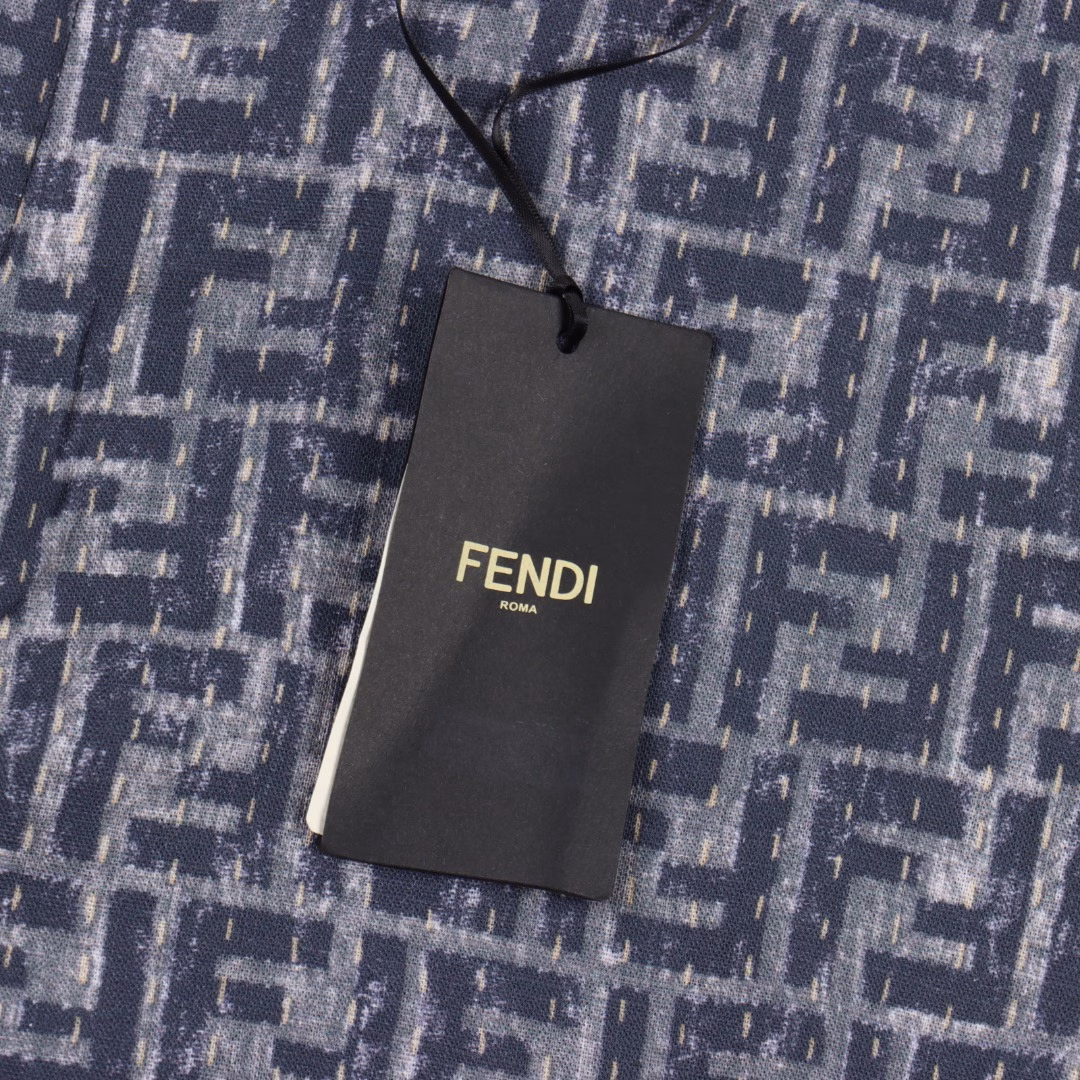 Fendi FD Grey FF ShortsOriginal product, linen blended bamboo 150g fabric, direct printing, alignment cutting, custom 1:1 buttons, custom 1:1 woven blue, custom 1:1 trademark, loose fit