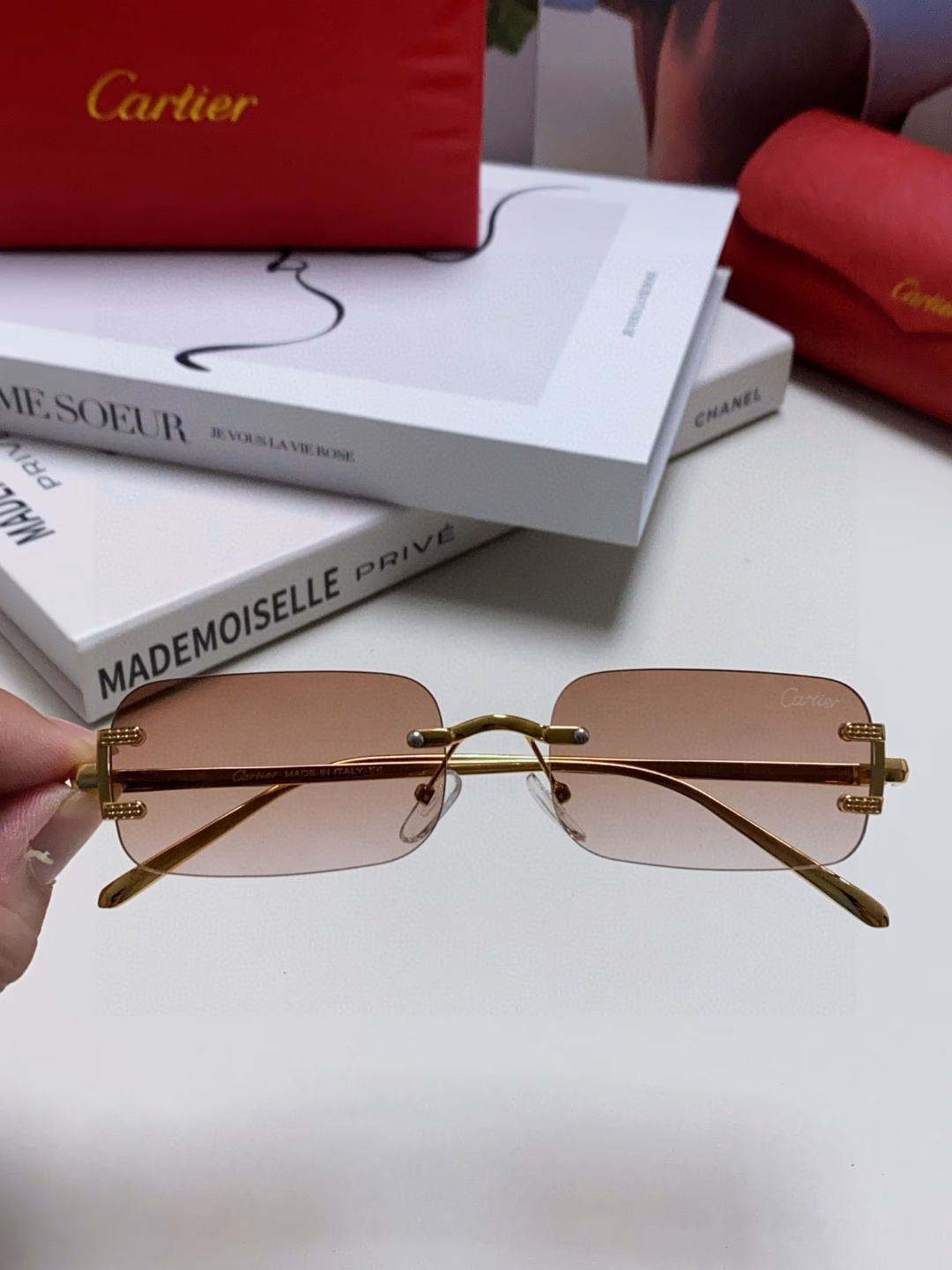 Cartier 2025 new square frameless trimmed sunglasses for women, slim, European and American fashion, INS style, street style, trendy sunglasses, personalized small glasses
