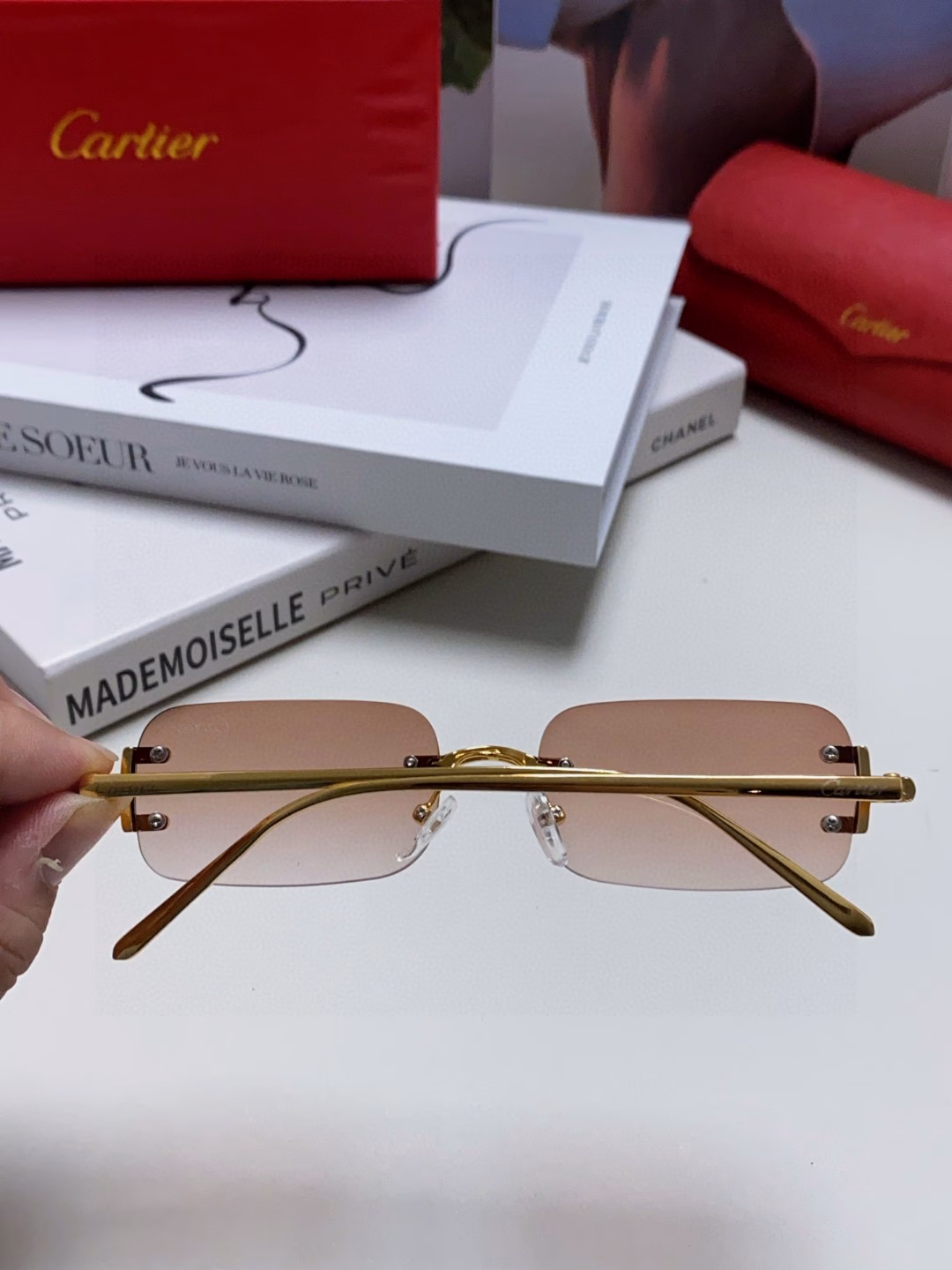 Cartier 2025 new square frameless trimmed sunglasses for women, slim, European and American fashion, INS style, street style, trendy sunglasses, personalized small glasses