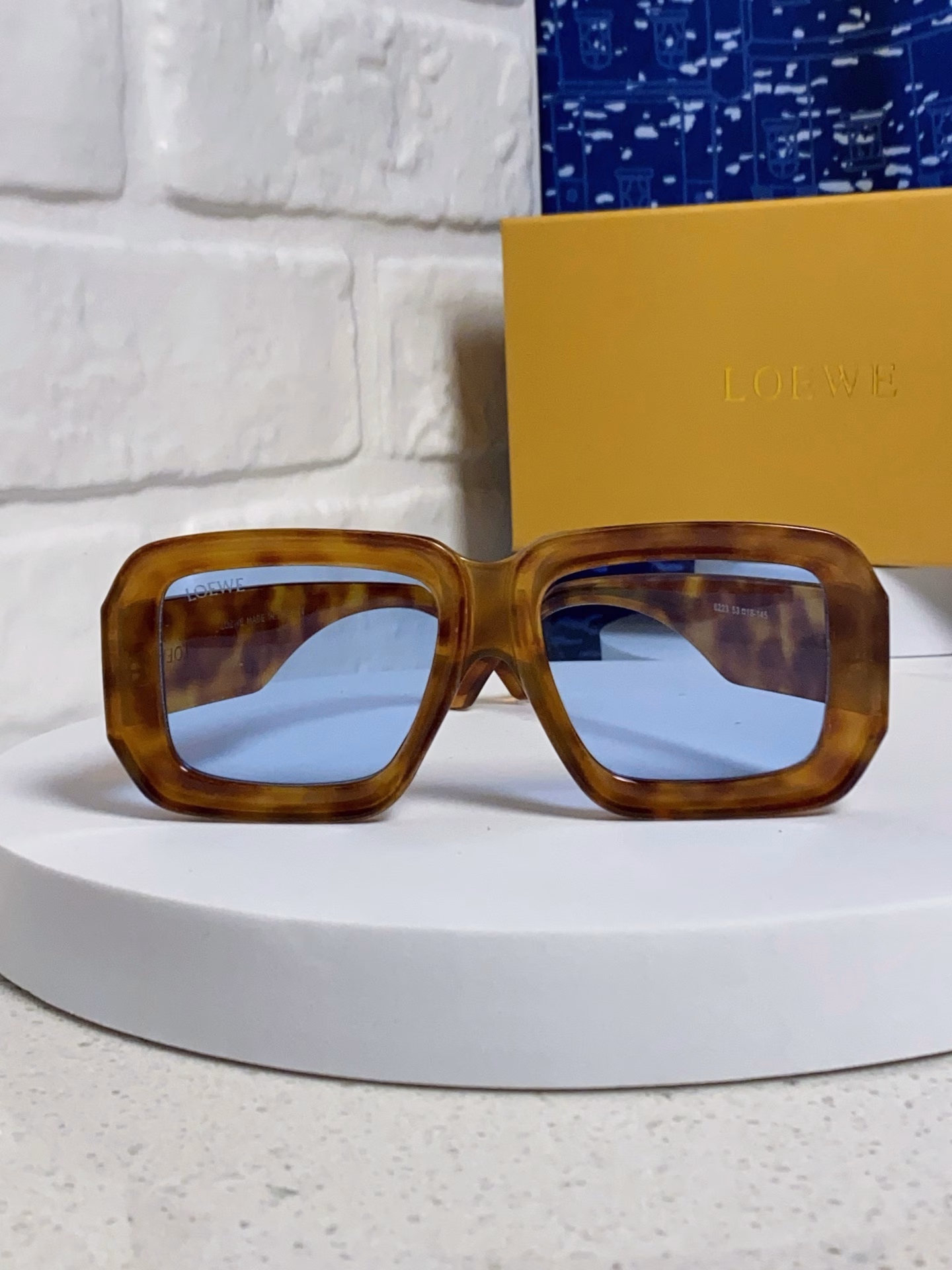 Loewe 2025 new European and American sunglasses black acetate thick frame pink lenses temperament simple daily women's sunglasses