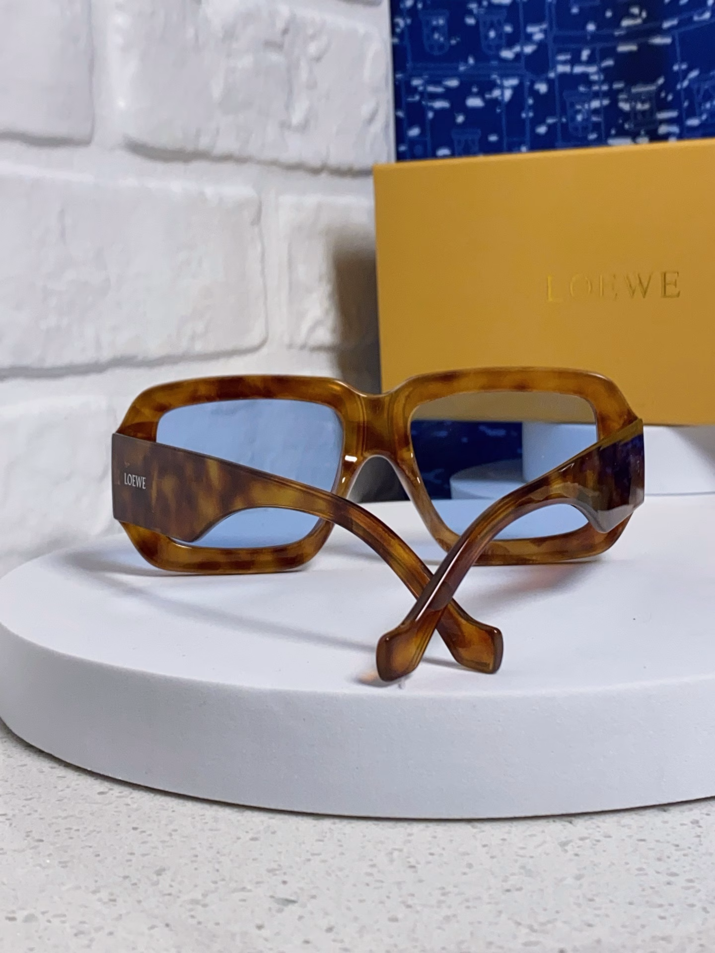 Loewe 2025 new European and American sunglasses black acetate thick frame pink lenses temperament simple daily women's sunglasses