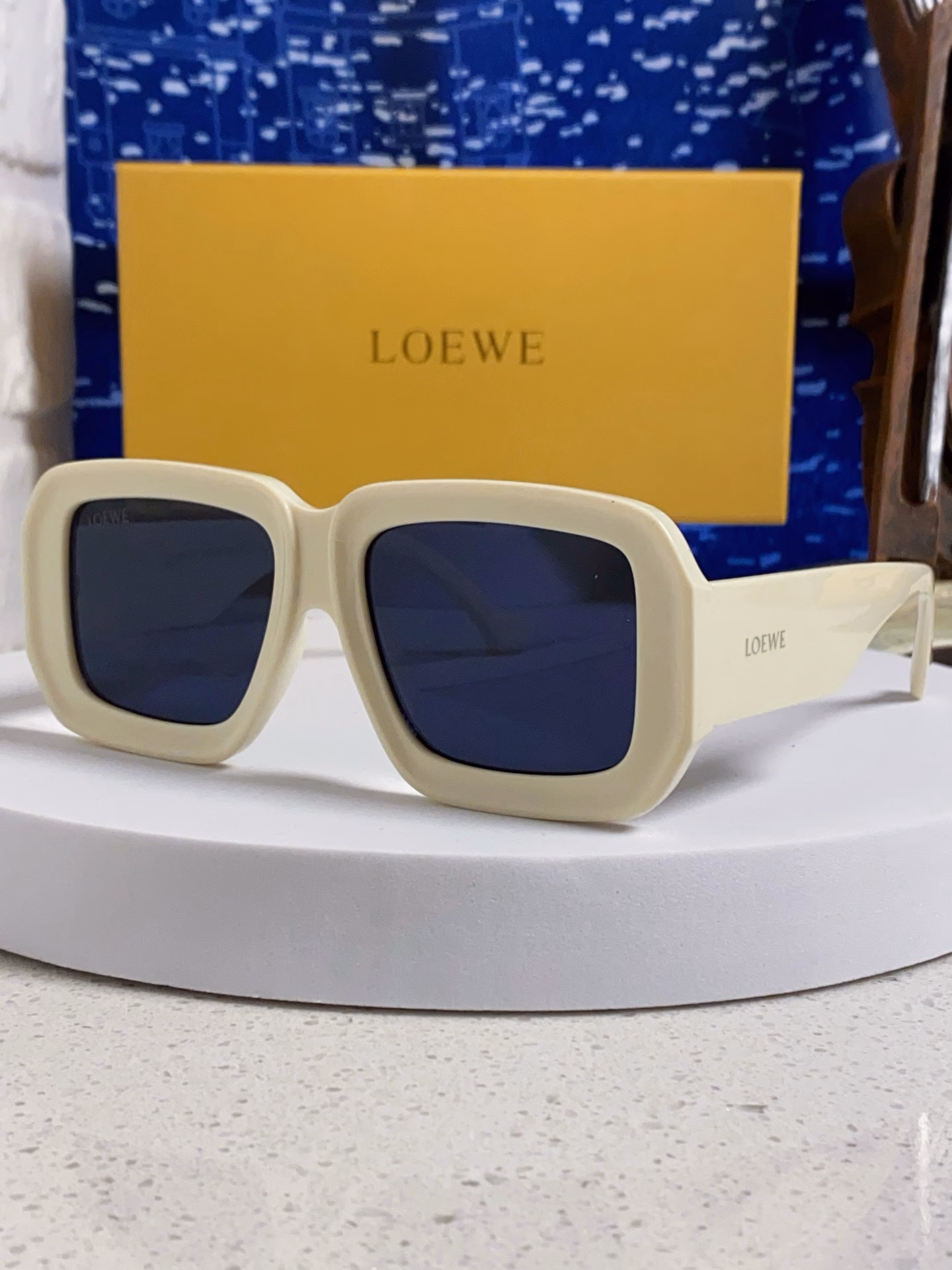 Loewe 2025 new European and American sunglasses black acetate thick frame pink lenses temperament simple daily women's sunglasses