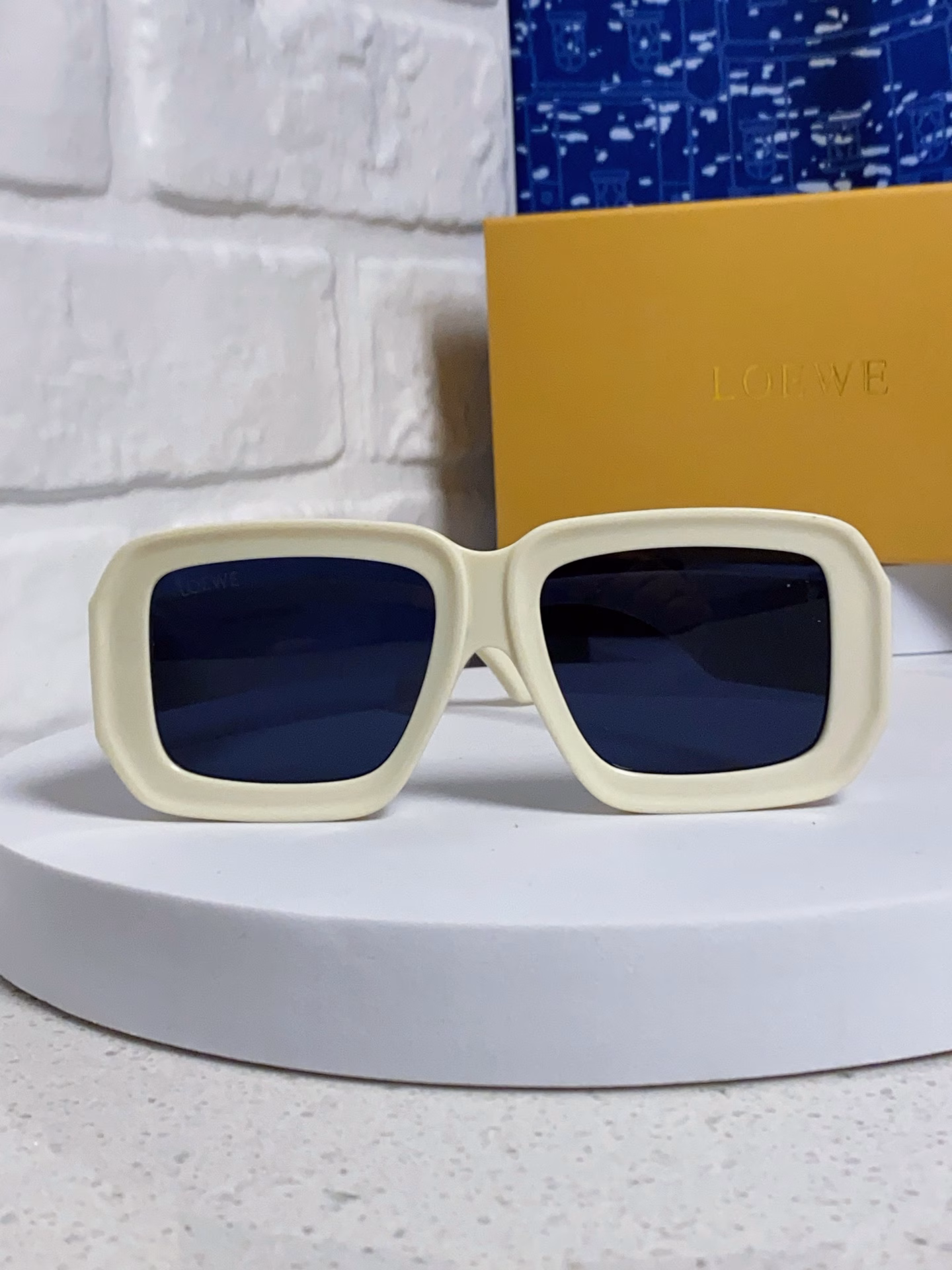 Loewe 2025 new European and American sunglasses black acetate thick frame pink lenses temperament simple daily women's sunglasses
