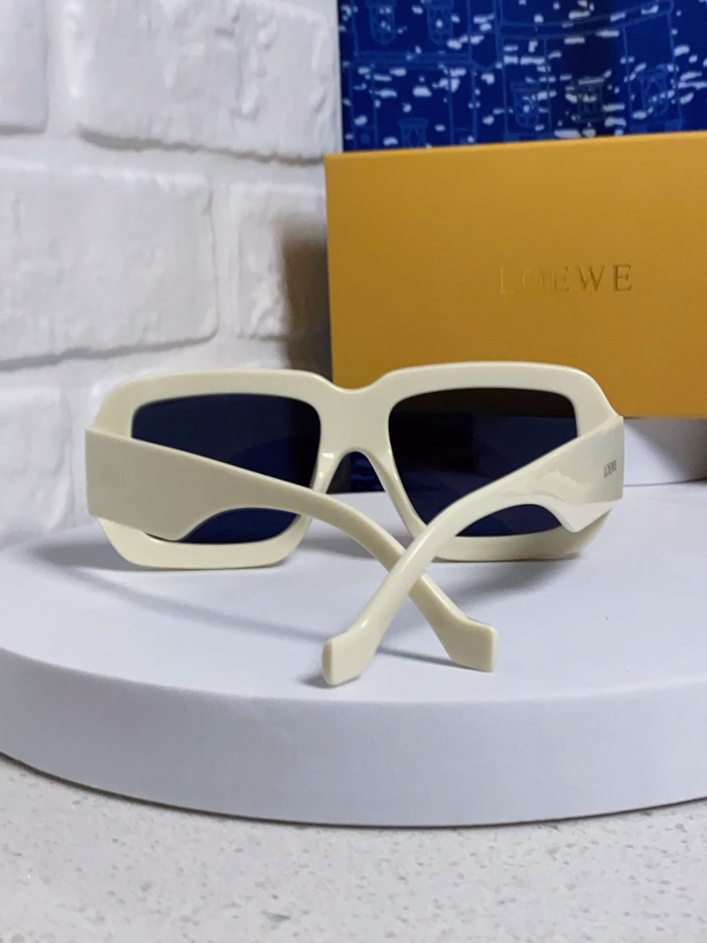 Loewe 2025 new European and American sunglasses black acetate thick frame pink lenses temperament simple daily women's sunglasses