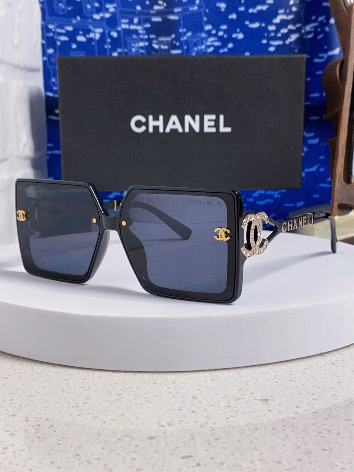 Chanel 2025 new fashion and generous sunglasses simple women's street shooting trend anti-ultraviolet sunglasses sunglasses Taiwan Internet celebrity hot style