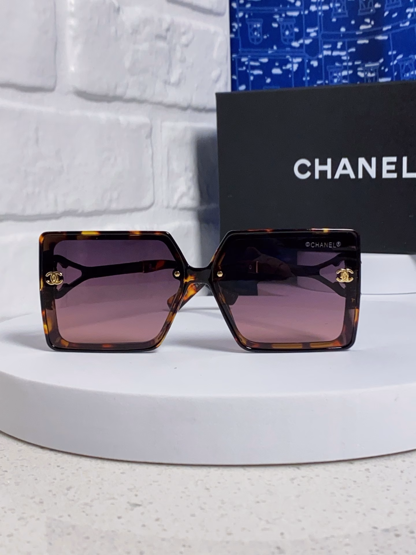 Chanel 2025 new fashion and generous sunglasses simple women's street shooting trend anti-ultraviolet sunglasses sunglasses Taiwan Internet celebrity hot style