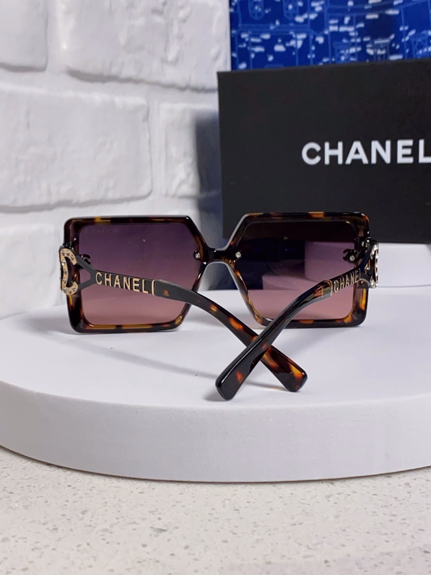 Chanel 2025 new fashion and generous sunglasses simple women's street shooting trend anti-ultraviolet sunglasses sunglasses Taiwan Internet celebrity hot style