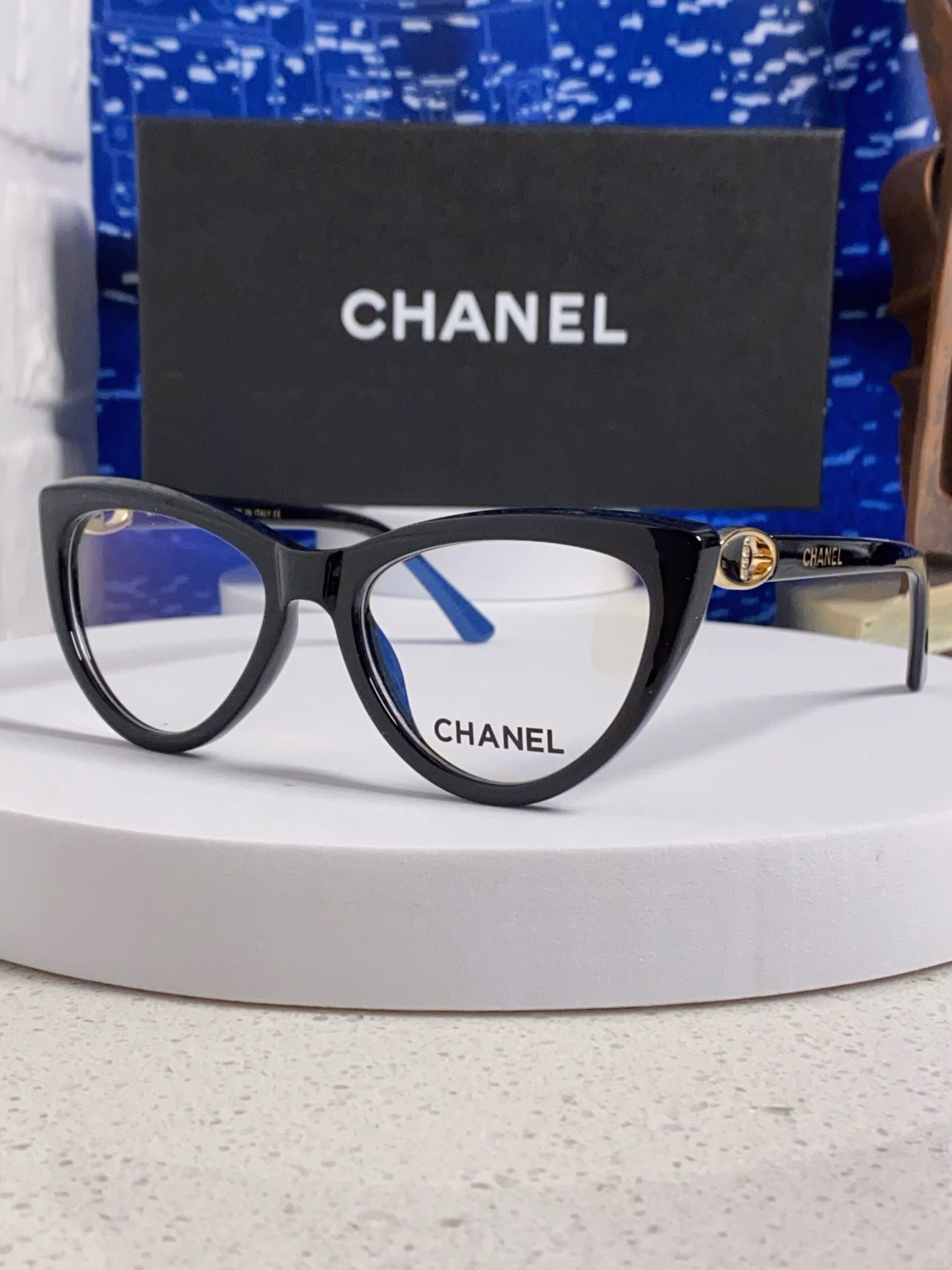 l Chanel 2025 new European and American black frame cat's eye glasses for women's myopia makeup-free office cat-shaped frame big face diamond face