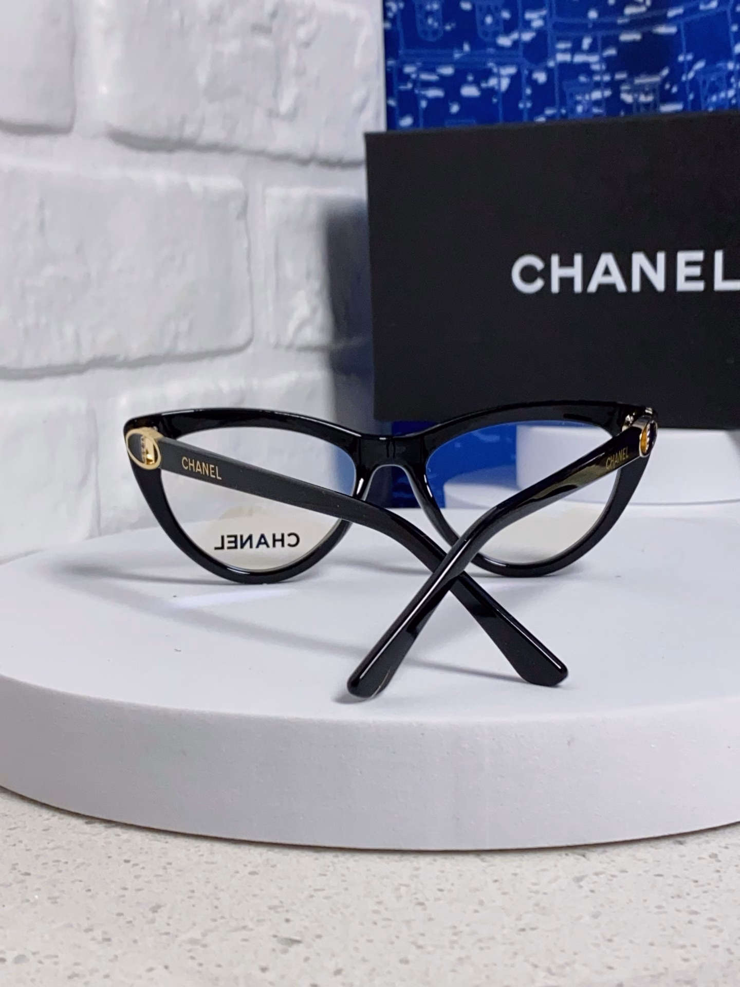 l Chanel 2025 new European and American black frame cat's eye glasses for women's myopia makeup-free office cat-shaped frame big face diamond face