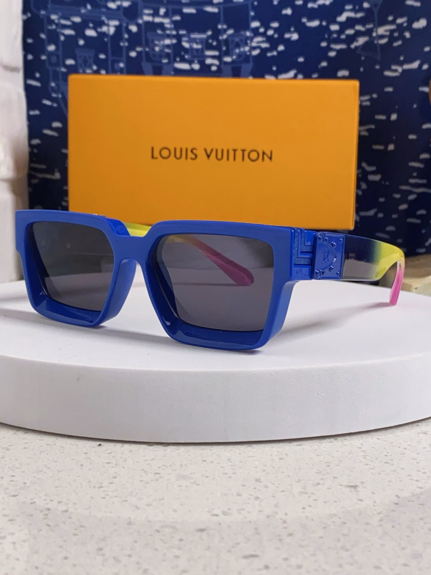 Louis Vuitton Lv2025 new millionaire square frame sun glasses European and American color men and women sunglasses cross-border modern fashion sunglasses