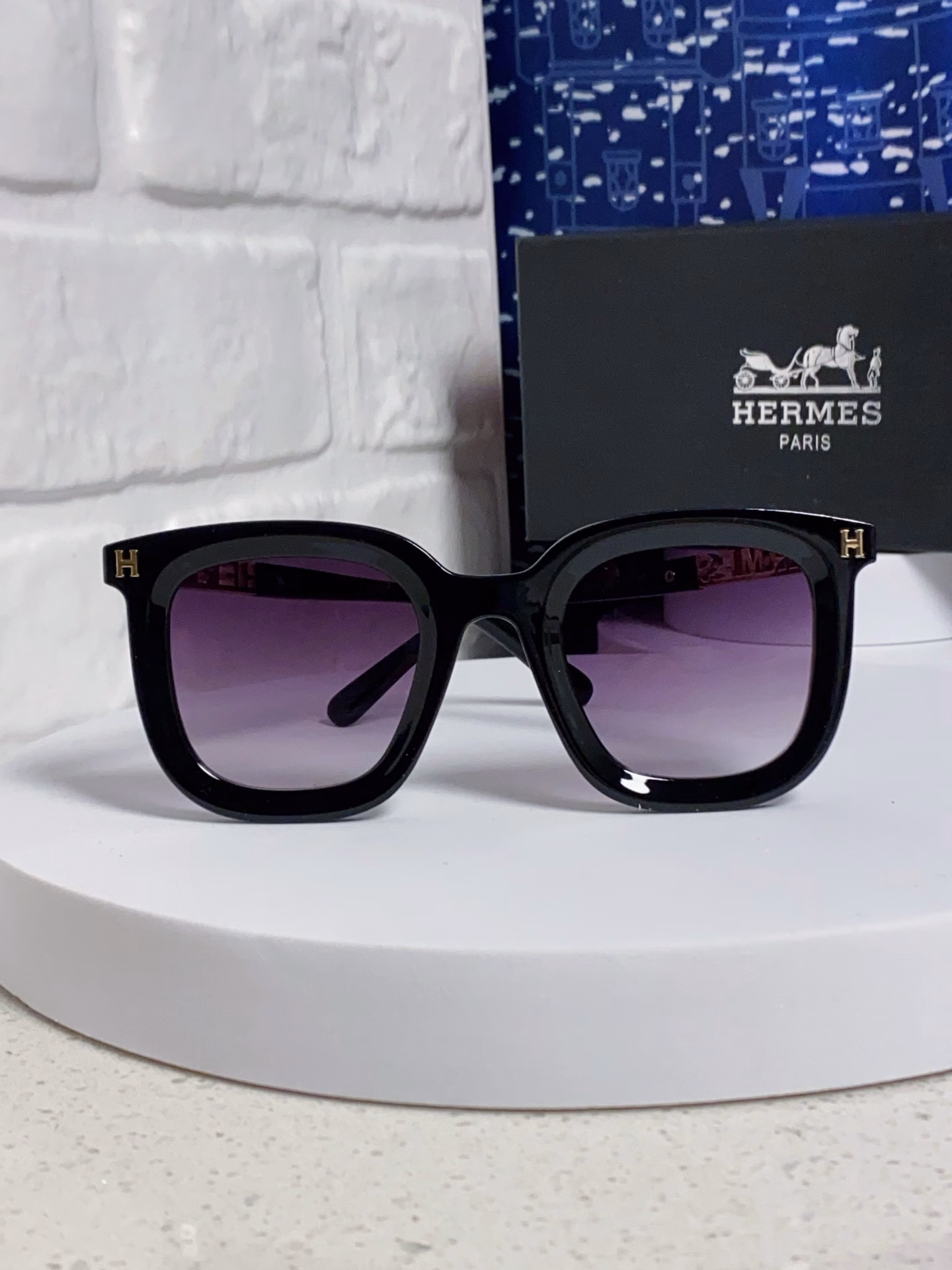 Hermes 2025 new retro square versatile sunglasses for women with round faces, slimming, internet celebrities, high-end metal hollow legs, sunscreen