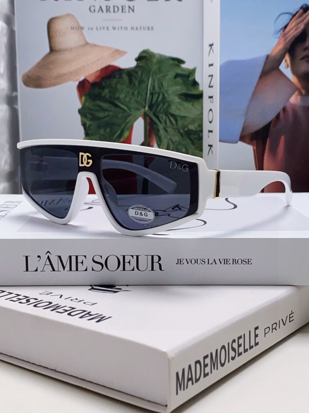 Dolce & Gabbana European and American Internet celebrity style polygonal large frame sunglasses for women, fashionable and personalized sun visor sunglasses for men and women