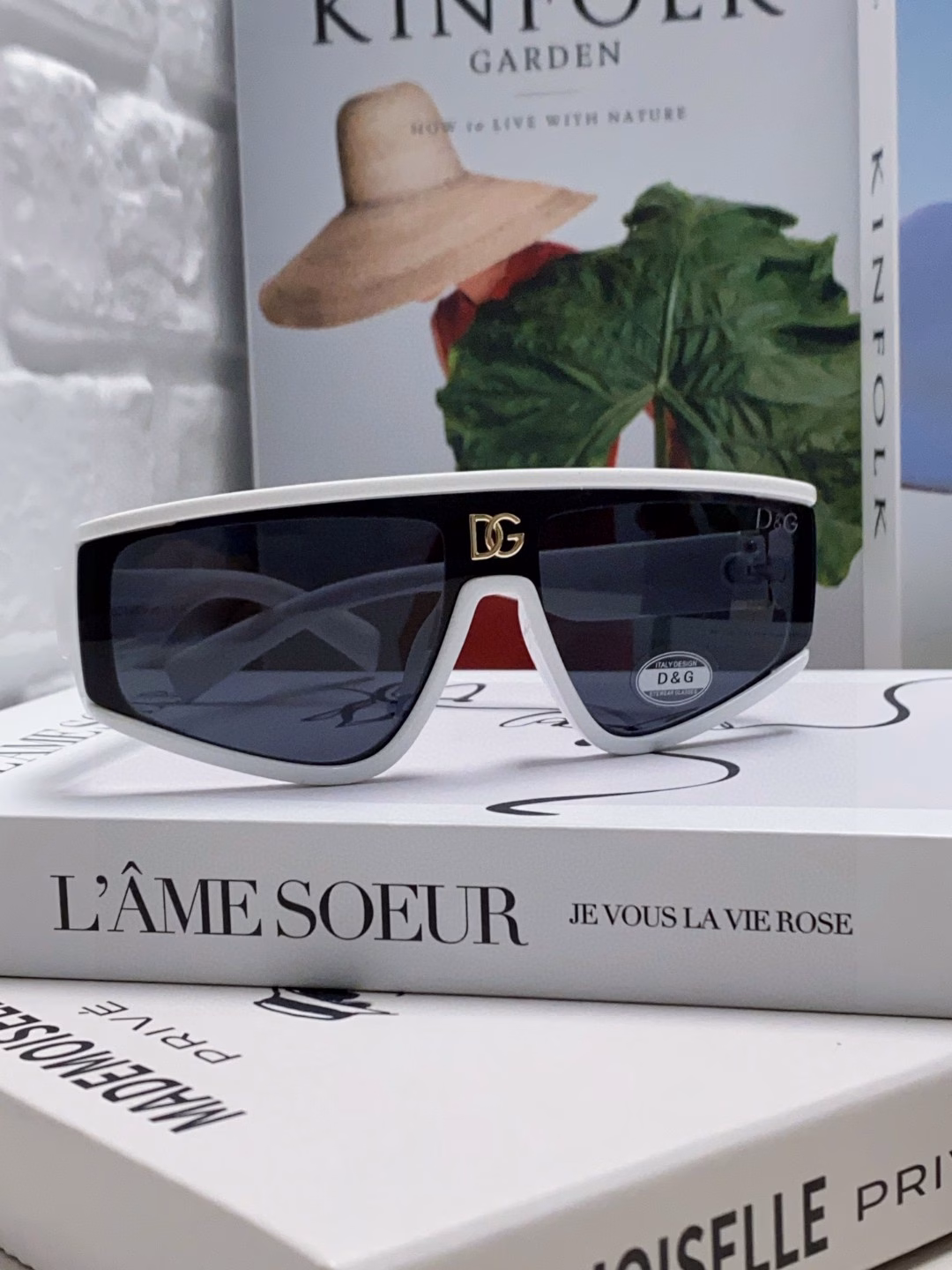 Dolce & Gabbana European and American Internet celebrity style polygonal large frame sunglasses for women, fashionable and personalized sun visor sunglasses for men and women