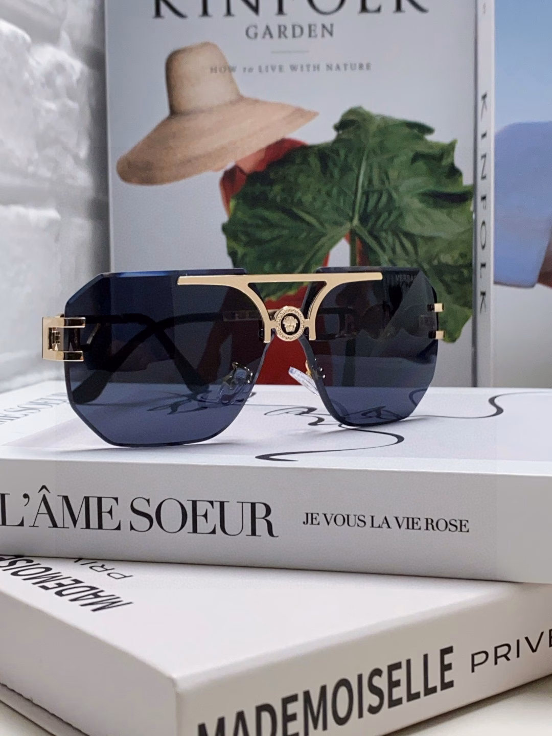 Versace 2025 European and American fashion women's square frame face-covering one-piece sunglasses European station eye protection carved Little Red Book style sunglasses