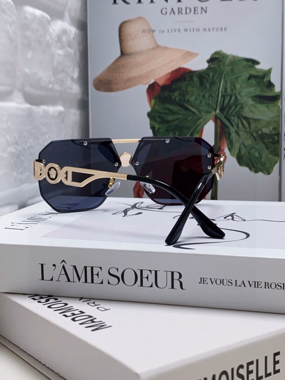 Versace 2025 European and American fashion women's square frame face-covering one-piece sunglasses European station eye protection carved Little Red Book style sunglasses