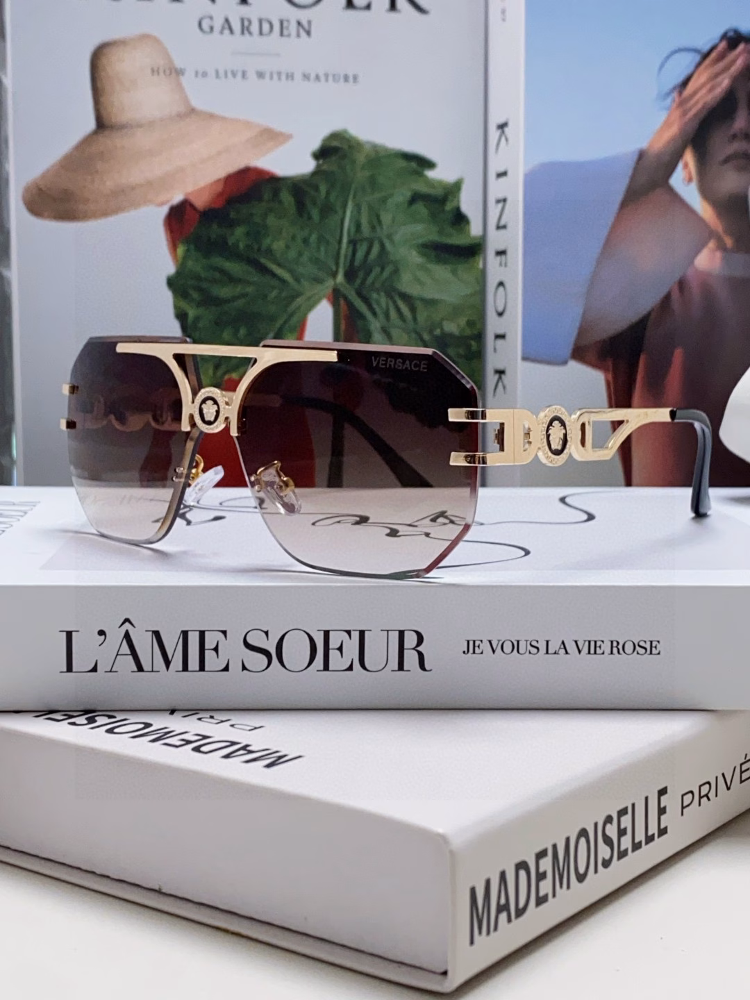 Versace 2025 European and American fashion women's square frame face-covering one-piece sunglasses European station eye protection carved Little Red Book style sunglasses