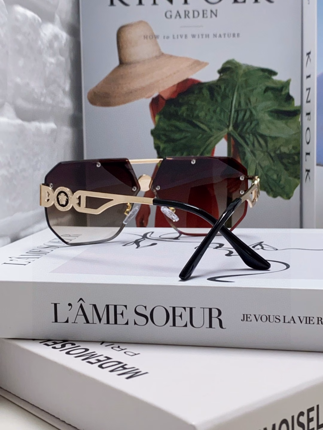 Versace 2025 European and American fashion women's square frame face-covering one-piece sunglasses European station eye protection carved Little Red Book style sunglasses