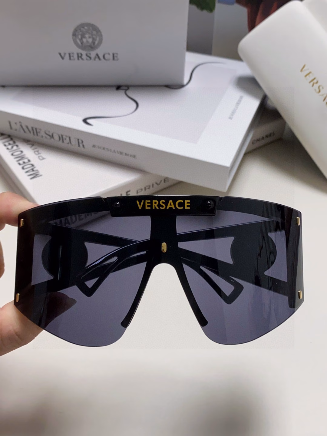 Versace Versace 2025 new cross-border European and American integrated sunglasses new fashion sunglasses trend large frame hollow sunglasses for men and women super large frame