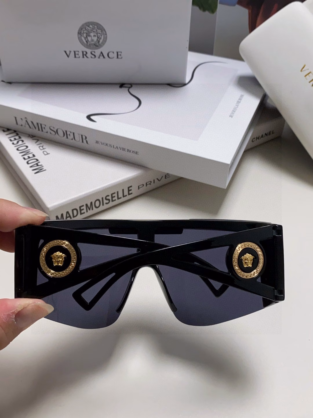 Versace Versace 2025 new cross-border European and American integrated sunglasses new fashion sunglasses trend large frame hollow sunglasses for men and women super large frame