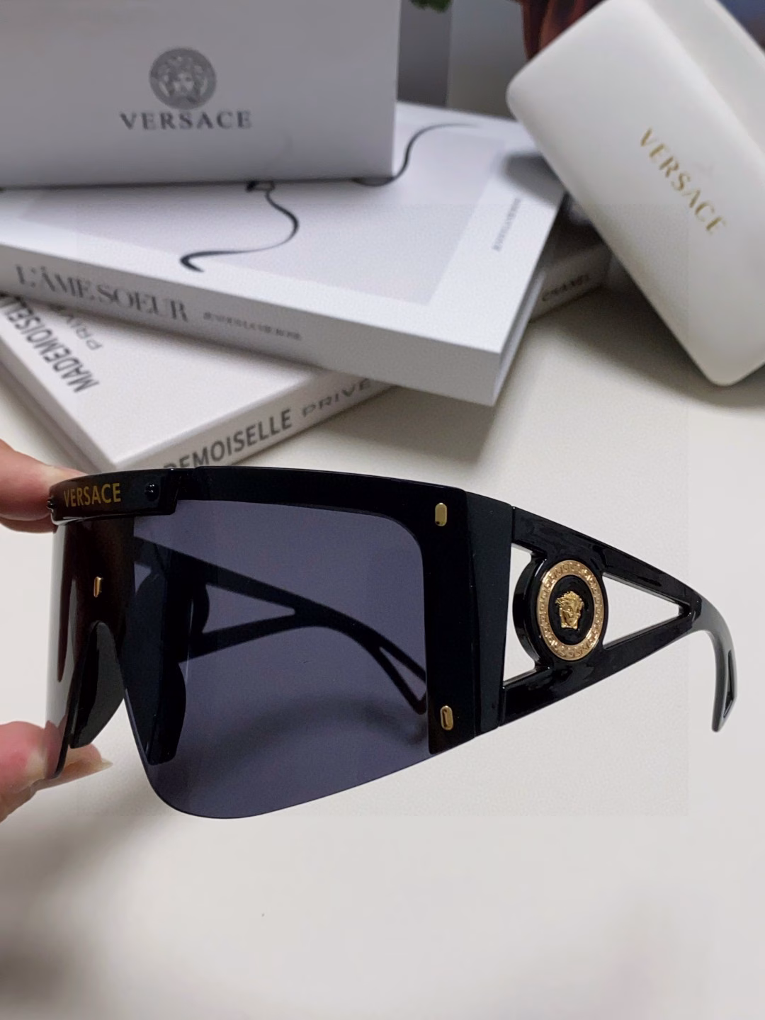 Versace Versace 2025 new cross-border European and American integrated sunglasses new fashion sunglasses trend large frame hollow sunglasses for men and women super large frame
