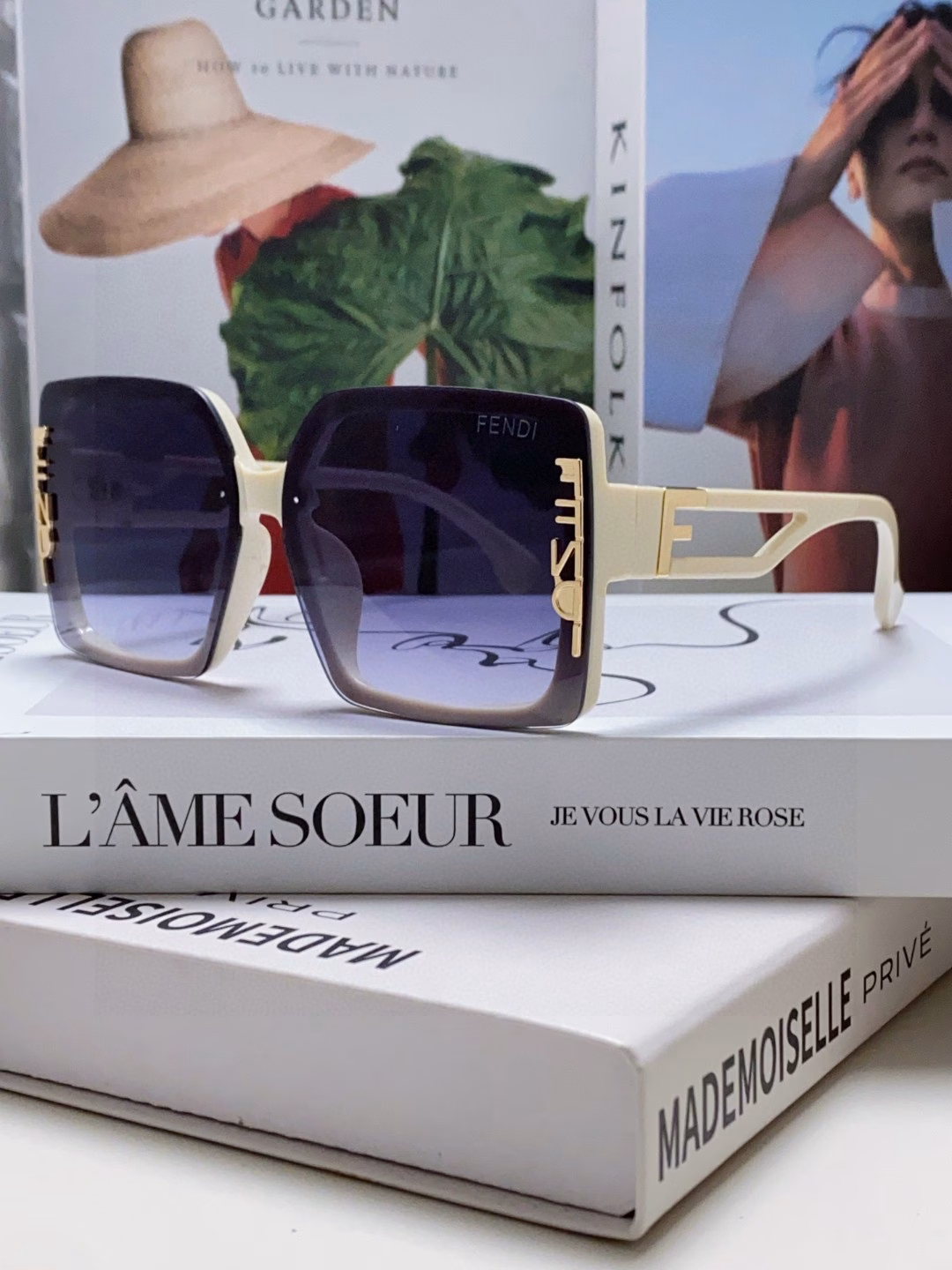 Fendi new style 🕶 fashionable and elegant sunglasses for women Sunglasses 🥳 create a calm posture, classic style combined with new creativity 👍 inadvertently radiate extraordinary luxury taste