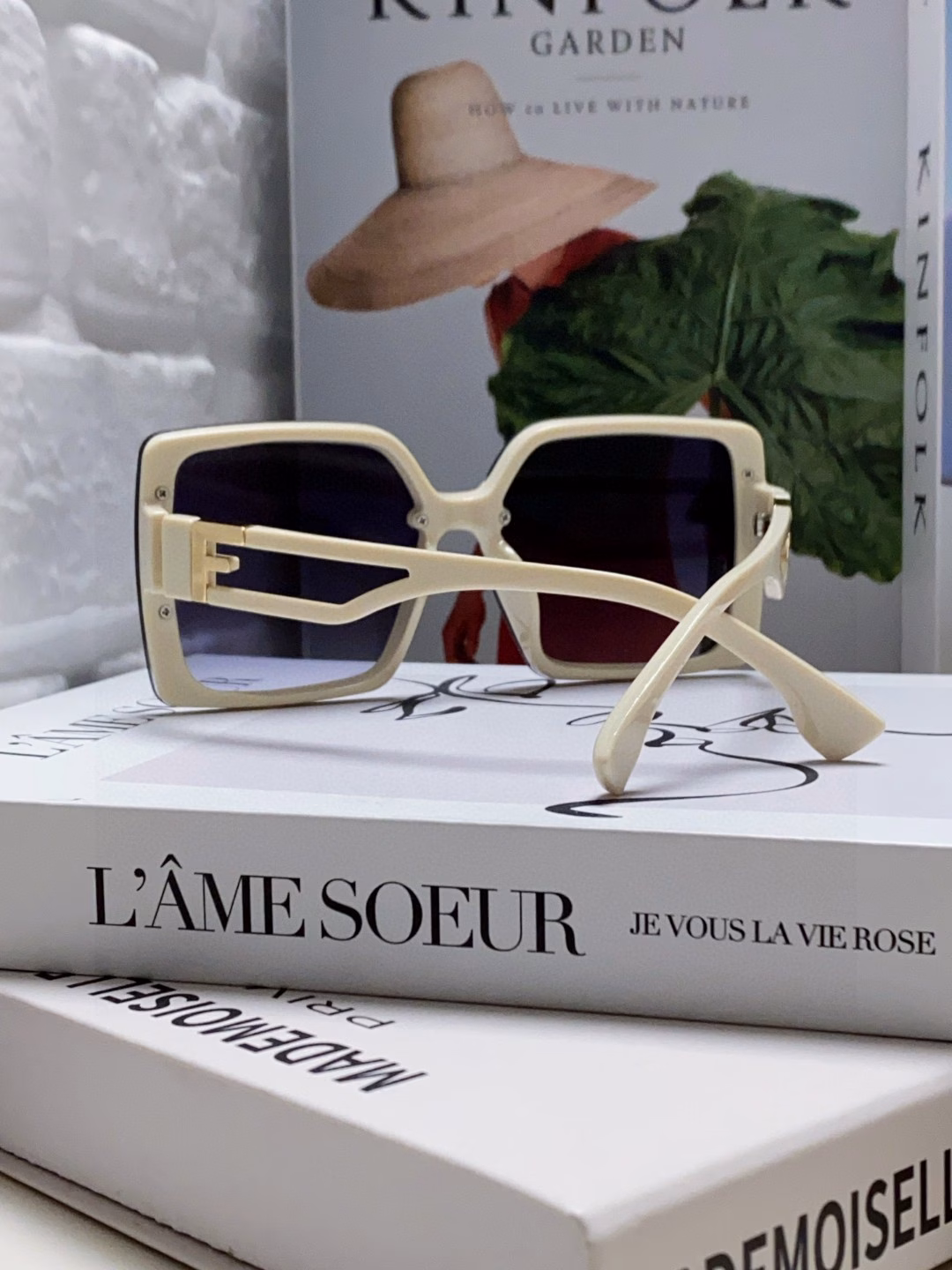 Fendi new style 🕶 fashionable and elegant sunglasses for women Sunglasses 🥳 create a calm posture, classic style combined with new creativity 👍 inadvertently radiate extraordinary luxury taste